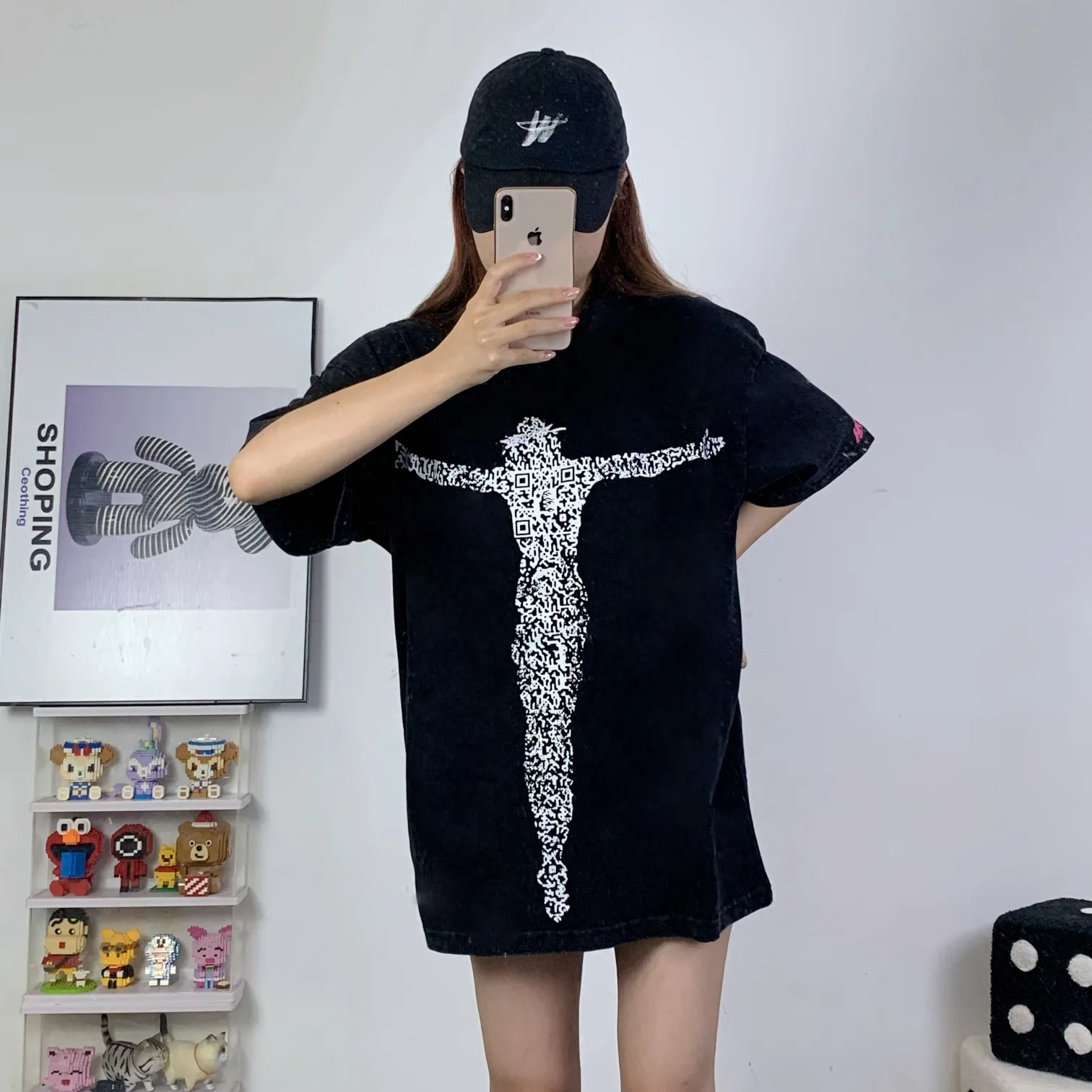 P126 Hellstar Studios QR Christ Short Sleeve Tee Shirt Washed Vintage Black Hellstar washed and distressed high-quality short-sleeved T-shirt The new hot beauty trend Hellstar! Standard beauty and trendy workmanship, original customization (fabric, pattern, printing, tag, main mark, etc.), exaggerated style, explosive style, dare to break through tradition to bring adventurous new fashion experience!  YoungBoy, the most popular rapper in the youth circle, has shot a lot of models for him, and celebrities such as Dababy and Swae Lee frequently get dressed!  color: Vintage Black (washed black) size: S, M, L, XL