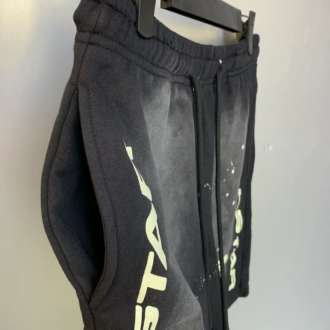 P150 HELLSTAR STUDIOS SHORTS High-quality spray-on pure cotton shorts with splashes of ink. The new hot beauty trend Hellstar!  Standard beauty and trendy workmanship, original customization (fabric, pattern, printing, hang tag, main mark, etc.), exaggerated style, explosive style, dare to break through tradition, bring adventurous new fashion experience!   YoungBoy, the most popular rapper in the youth circle, has shot a lot of models for him, and celebrities such as Dababy and Swae Lee frequently get dressed!  color: BLACK Size: S, M, L, XL