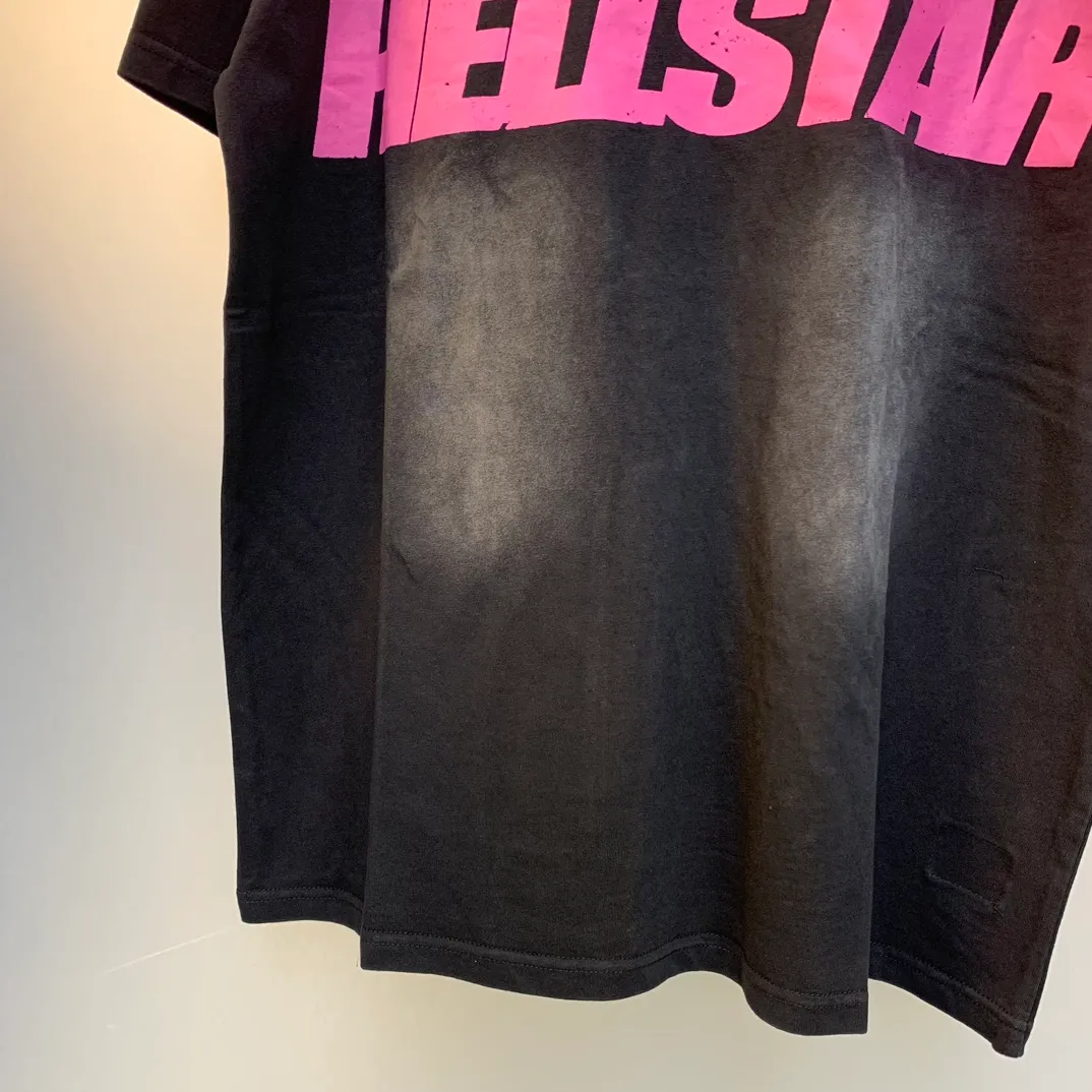 P126 Hellstar Studios Classic Pink Logo Short Sleeve Tee Shirt Washed Black short-sleeved T-shirt is a new hot trend in Hellstar!  Standard beauty and trendy workmanship, original customization (fabric, pattern, printing, hang tag, main mark, etc.), exaggerated style, explosive style, dare to break through tradition, bring adventurous new fashion experience!   YoungBoy, the most popular rapper in the youth circle, has shot a lot of models for him, and celebrities such as Dababy and Swae Lee frequently get dressed!  color: black Size: S, M, L, XL