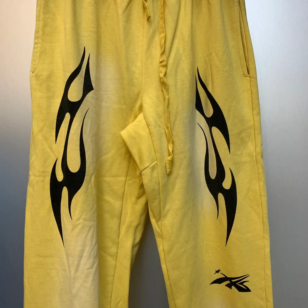 P210 Hellstar Studios Sports Sweatpants Yellow terry trousers color (color): yellow Size (size): S, M, L, XL