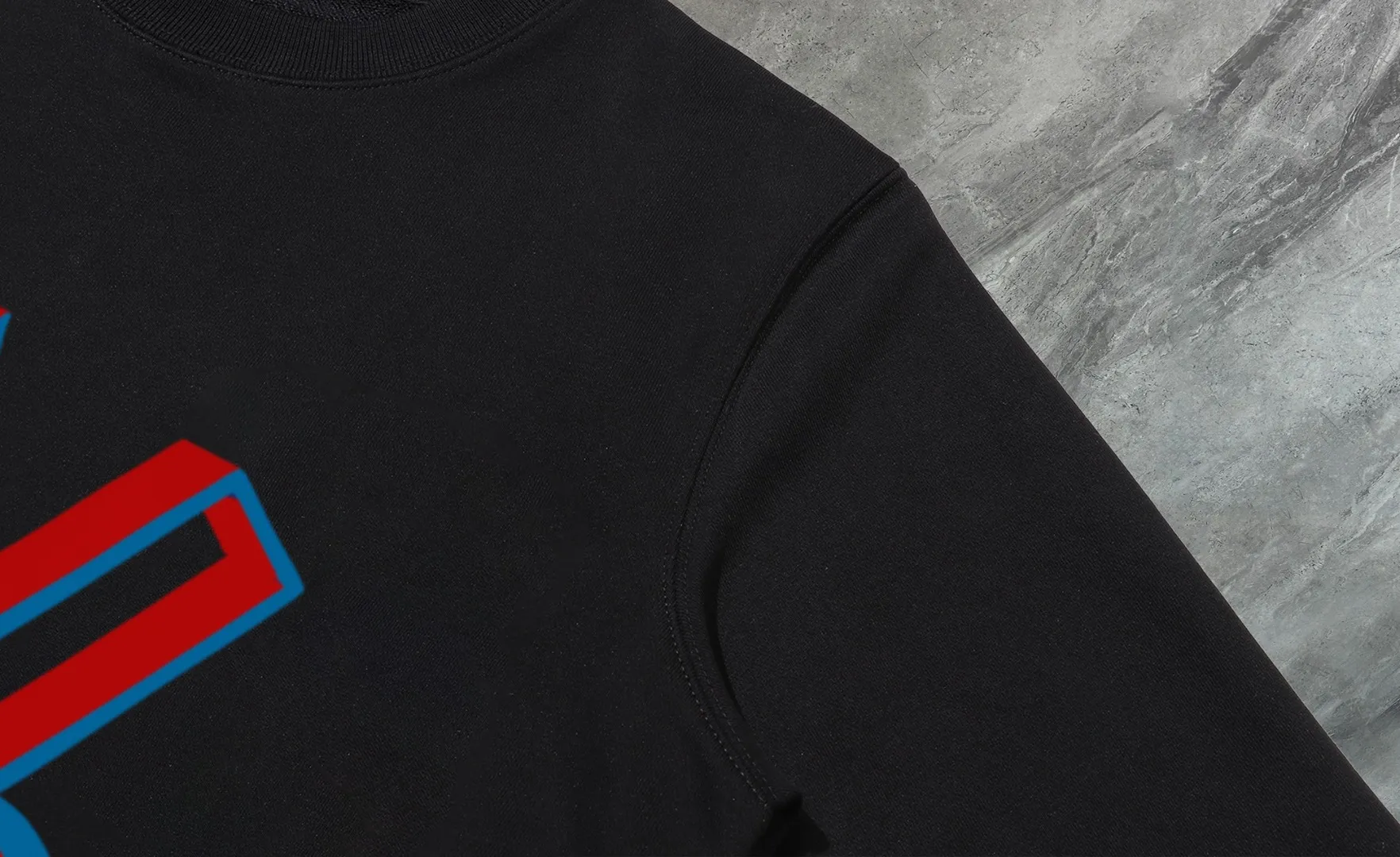 P210 High-version sweatshirt) [Long-term stock] 〖𝐌𝐎𝐍𝐂𝐋𝐄𝐑~Mask〗 Made of 440g heavy-weight fabric. It is different from the market currency. It can be matched with any variety and is properly handsome. 😎The whole dress is made of double waistcoats. The double waistcoats make the whole dress more three-dimensional. Not ordinary factories can do such fine work. 2025 Spring runway version of the T stage, on sale at the counter, round neck terry sweatshirt, high-end double-strand pure cotton, custom-made stretch ribs, dyed in the same vat, complete with three standards, matched with exquisite embroidered LOGO on the chest, simple and advanced, same style for men and women. Color: black, apricot, white, size: S M L XL 2XL