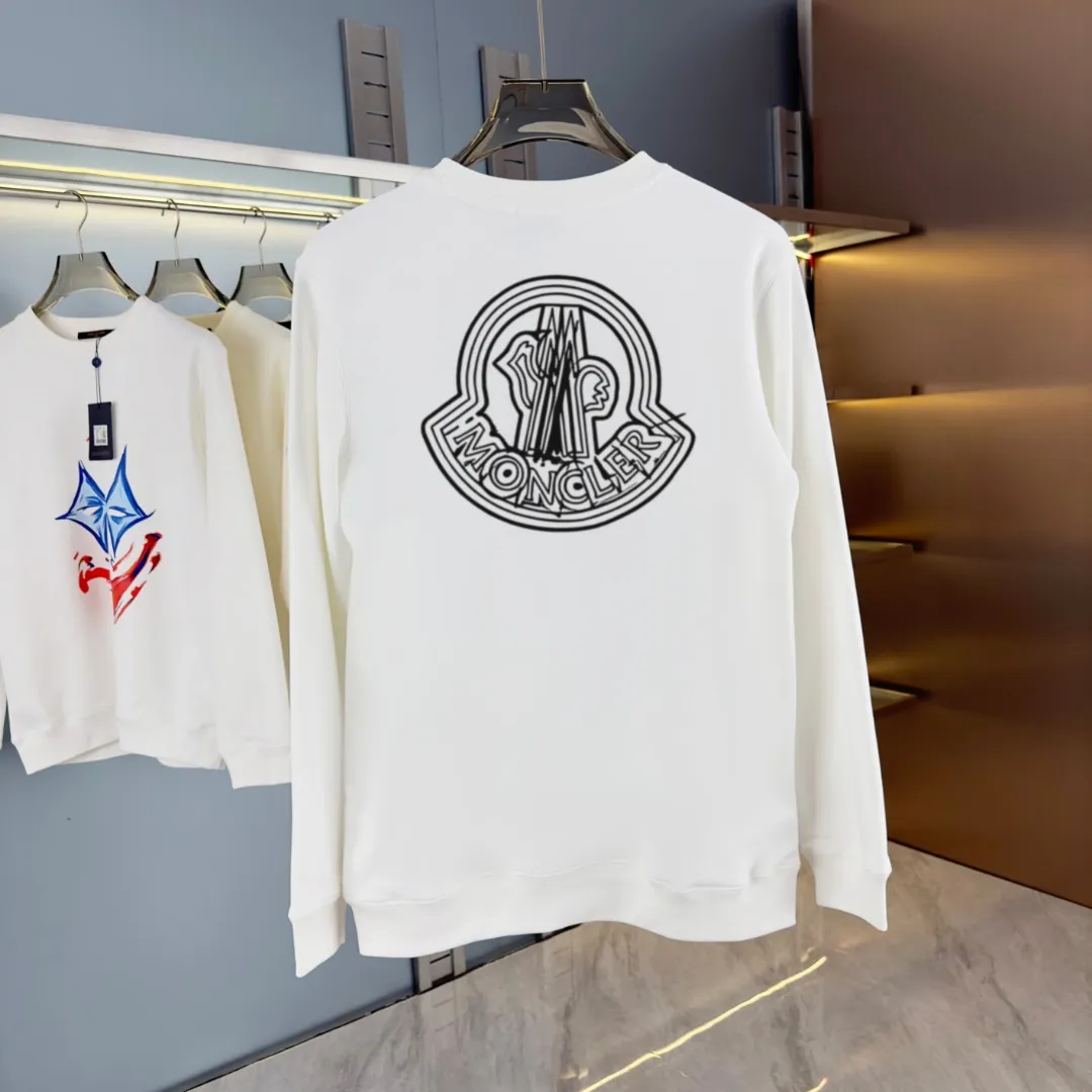 P210 High-version sweatshirt) [Long-term stock] 〖𝐌𝐎𝐍𝐂𝐋𝐄𝐑~Mask〗 Made of 440g heavy-weight fabric. It is different from the market currency. It can be matched with any variety and is properly handsome. 😎The whole dress is made of double waistcoats. The double waistcoats make the whole dress more three-dimensional. Not ordinary factories can do such fine work. 2025 Spring runway version of the T stage, on sale at the counter, round neck terry sweatshirt, high-end double-strand pure cotton, custom-made stretch ribs, dyed in the same vat, complete with three standards, matched with exquisite embroidered LOGO on the chest, simple and advanced, same style for men and women. Color: black, apricot, white, size: S M L XL 2XL