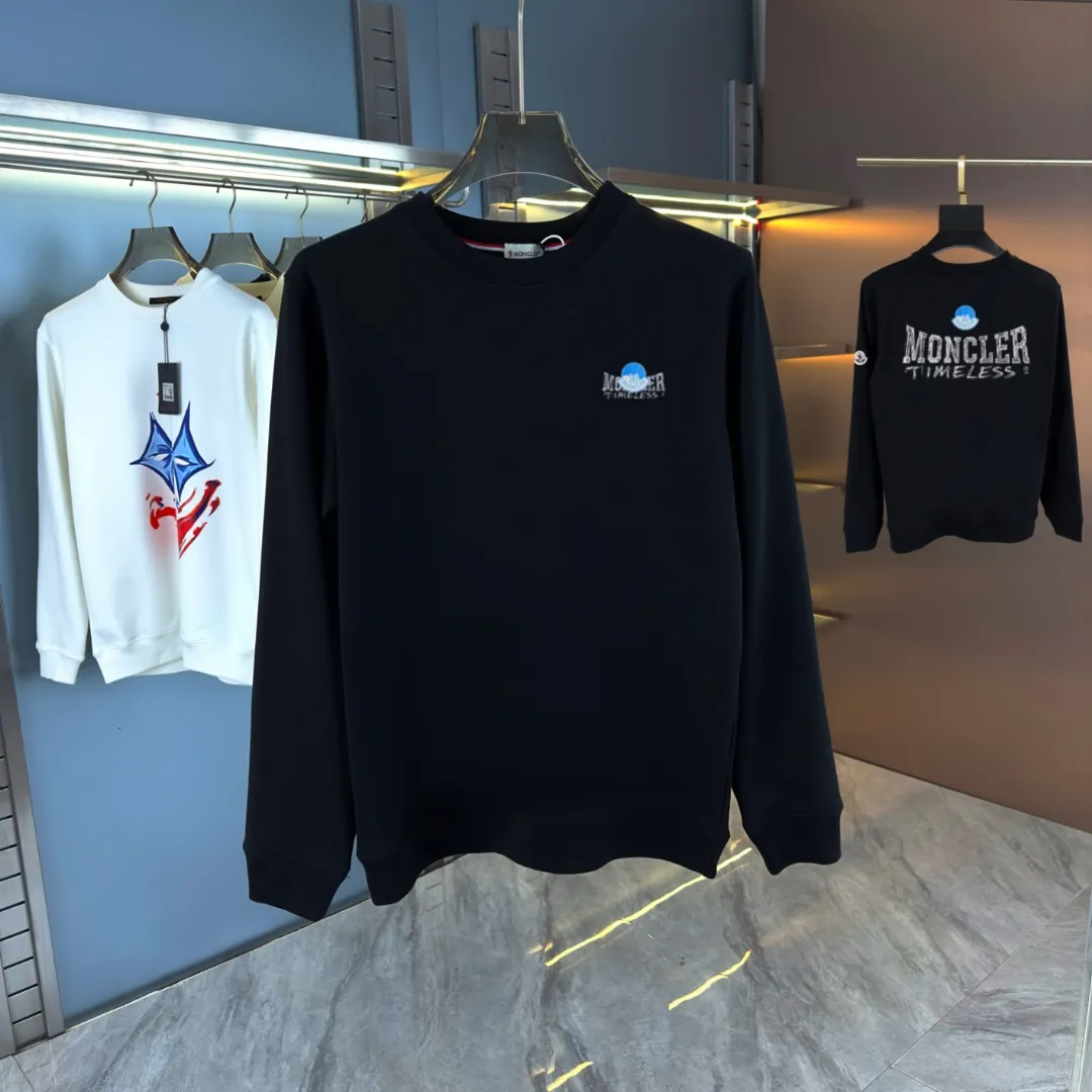 P210 high version sweatshirt) 📦With exclusive packaging📦 [Long-term ready stock] Upgraded version "Mobile phone smart sensor ~ NFC chip armband ~ Directly to the official website for anti-counterfeiting" 〖 𝐌𝐎𝐍𝐂𝐋𝐄𝐑 ~ Mouth covering〗 2025 new high quality, using 450 grams of heavyweight fabric Different from the market currency, you can mix and match everything at will and you will be handsome😎The whole clothes is made of double waistcoats. The double waistcoats make the whole dress more three-dimensional. It is not an ordinary factory that can do such fine work. 2025 autumn and winter new style, on sale at the counter, exquisite printed round neck terry sweatshirt. High-end double-ply cotton. Customized stretch ribs are dyed in the same vat. Three standards are complete. It is matched with digital printing patterns and is very breathable. Same style for men and women. Color: black, white, apricot. Size: S M L XL 2XL
