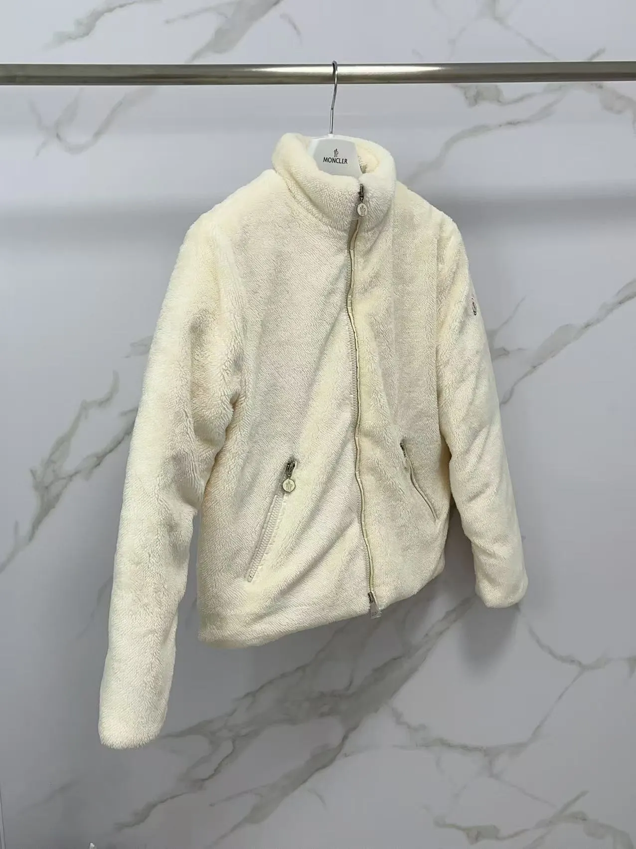 P820 ​​🆕❤️Moncler model: Polignac en teddy splicing design, filled with goose down ~ Super soft texture, delicate material for skin care ~ 2025 new color pink, gray, off-white Buy now 👉