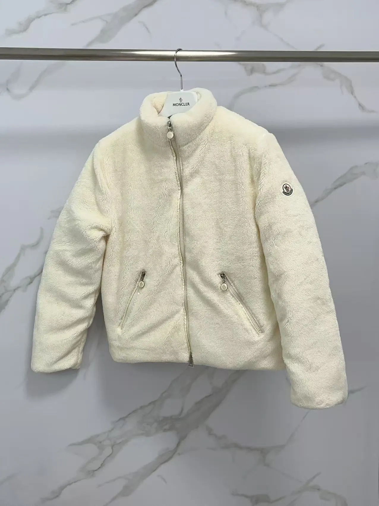 P820 ​​🆕❤️Moncler model: Polignac en teddy splicing design, filled with goose down ~ Super soft texture, delicate material for skin care ~ 2025 new color pink, gray, off-white Buy now 👉