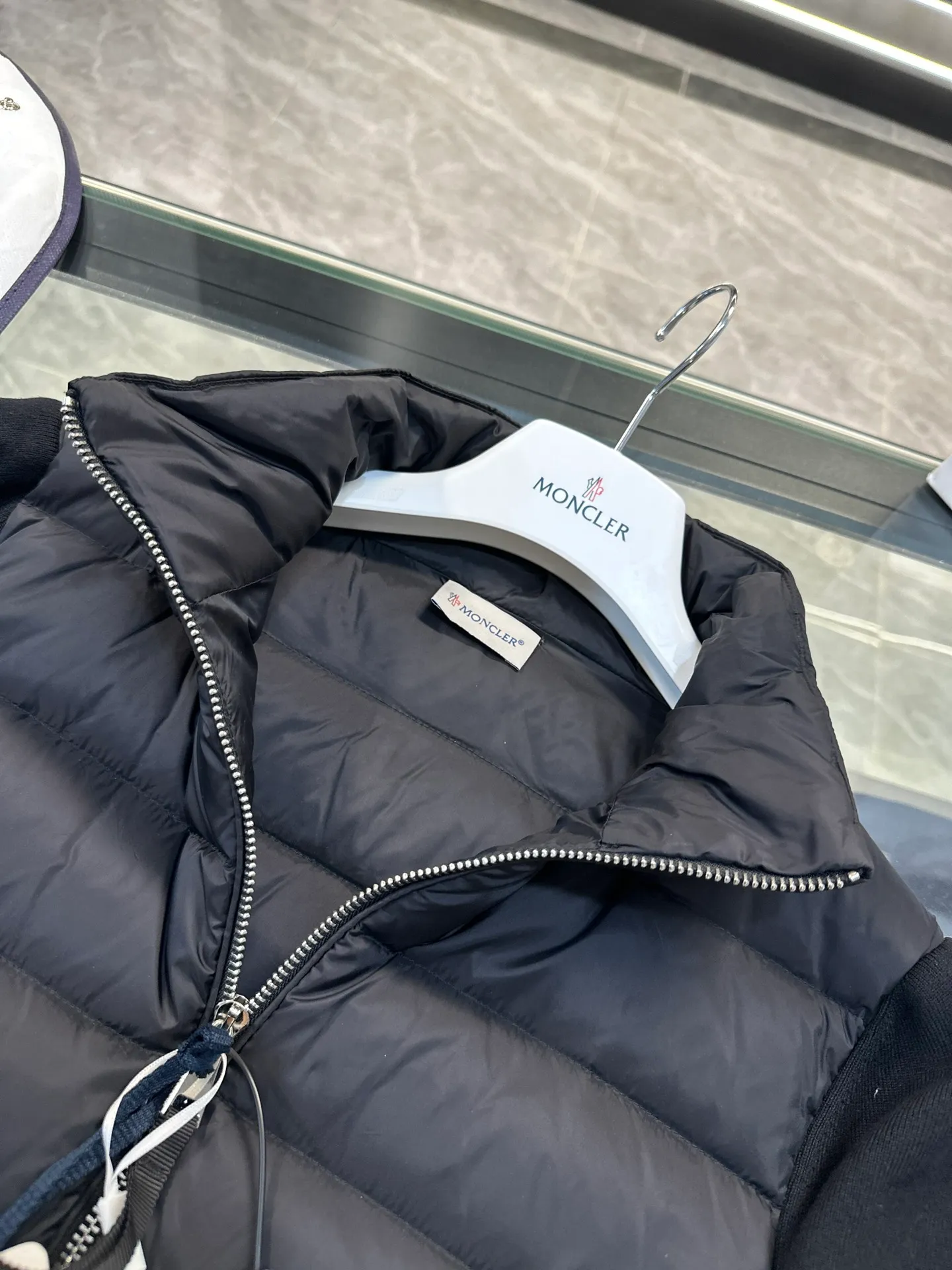 Moncler Cardigan women's lightly padded wool down cardigan jacket. More details in real photos. P660