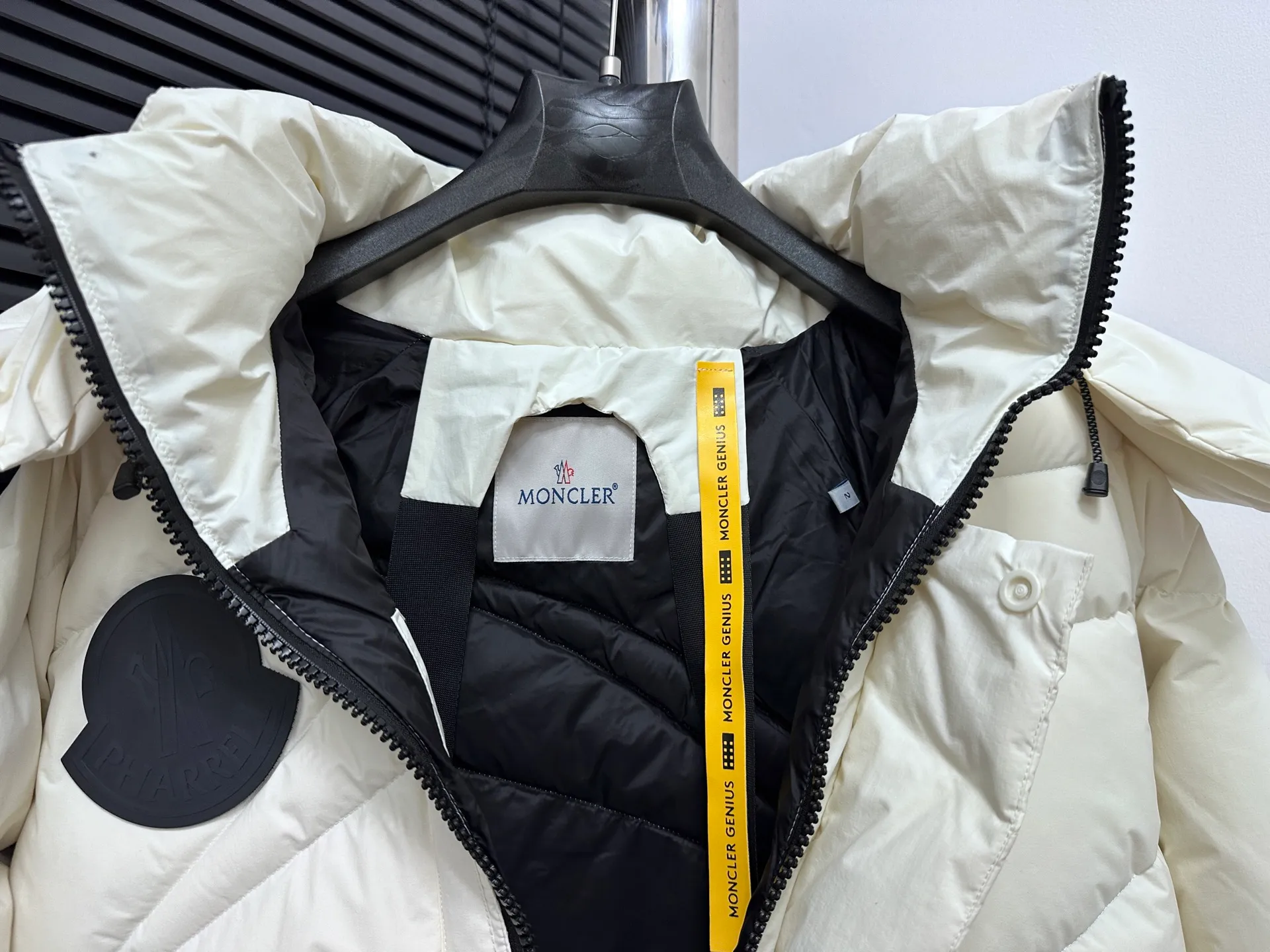 P1000 [moncler] Mengkou 2025 autumn and winter new down jacket. Original customized hardware accessories are all imported and original customization. Welcome to compare. Absolutely high quality. Use top 90 down. Super soft. Filled with fluffy and full feathers. Super heavy work. Fabric workmanship. Perfect version. Note⚠The fabric is super comfortable. Exclusive model. Non-market goods. Same style for men and women. Size: s-xxl