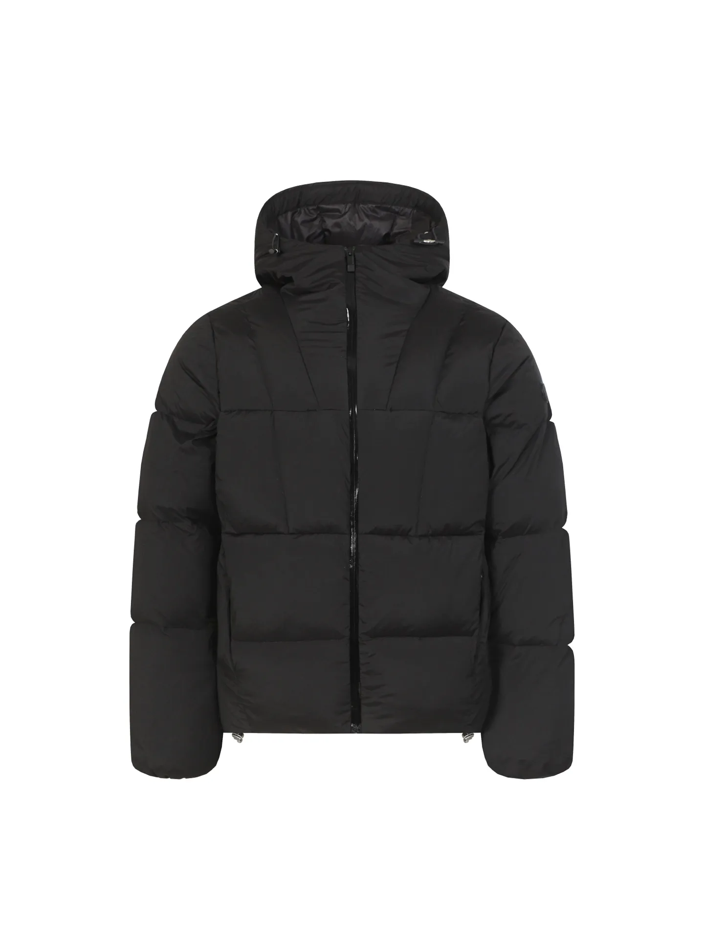 The design of the P860 Moncler Fusain short down jacket is inspired by the thrilling racing sports, echoing the three-dimensional tailoring and dynamic structure of the racing driver's uniform. Diamond quilting is used to build a thermal barrier, and the lightweight fabric is full of fluffy warmth. The silhouette is neat and not bulky, and the hooded design adds casualness. It is made of quilted nylon fabric, which has excellent warmth and protection. It is not only a textured armor to resist the cold wind when commuting, but also a fashion tool to create a minimalist and high-end feel when going out. In the cold winter, you can achieve the dual elegance of temperature and style with a piece of down. The short design features reflective zippers for a modern look. Code number: 12345 Color: black, gray