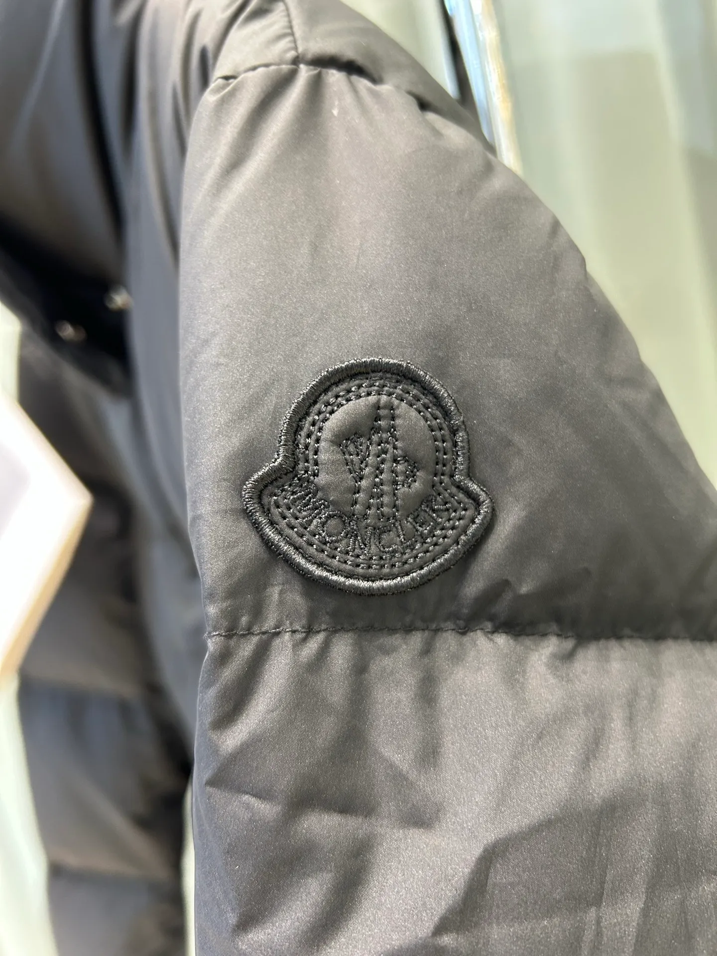 P920 25 Sophie French purchase Moncler autumn and winter women's stand collar wide version down jacket vouglans, large pocket design, bifurcated on both sides, waist waist design. Size: 0123 Color: black white