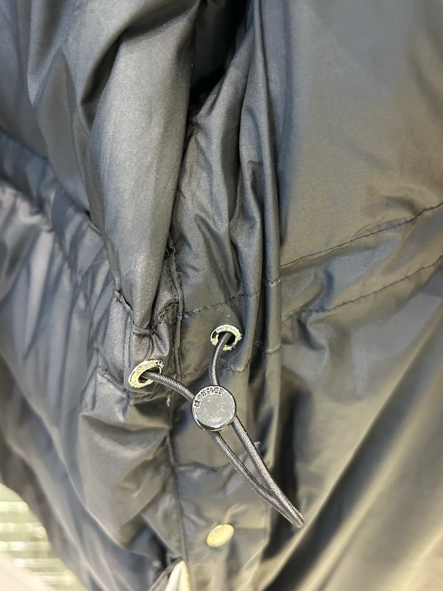 P920 25 Sophie French purchase Moncler autumn and winter women's stand collar wide version down jacket vouglans, large pocket design, bifurcated on both sides, waist waist design. Size: 0123 Color: black white