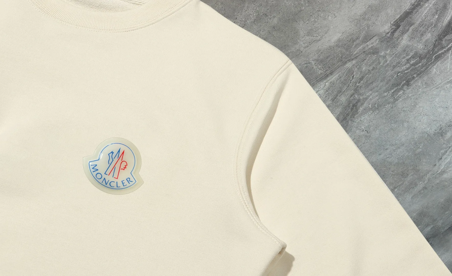 P210 High-version sweatshirt) [Long-term stock] 〖𝐌𝐎𝐍𝐂𝐋𝐄𝐑~Mask〗 Made of 440g heavy-weight fabric. It is different from the market currency. It can be matched with any variety and is properly handsome. 😎The whole dress is made of double waistcoats. The double waistcoats make the whole dress more three-dimensional. Not ordinary factories can do such fine work. 2025 Spring catwalk version of the T stage, on sale at the counter, exquisitely printed round neck terry sweatshirt, high-end double-ply cotton, custom-made stretch ribs, dyed in the same vat, complete with three standards, matched with digital printing patterns and very breathable, same style for men and women, color: black, white, apricot, size: S M L XL 2XL