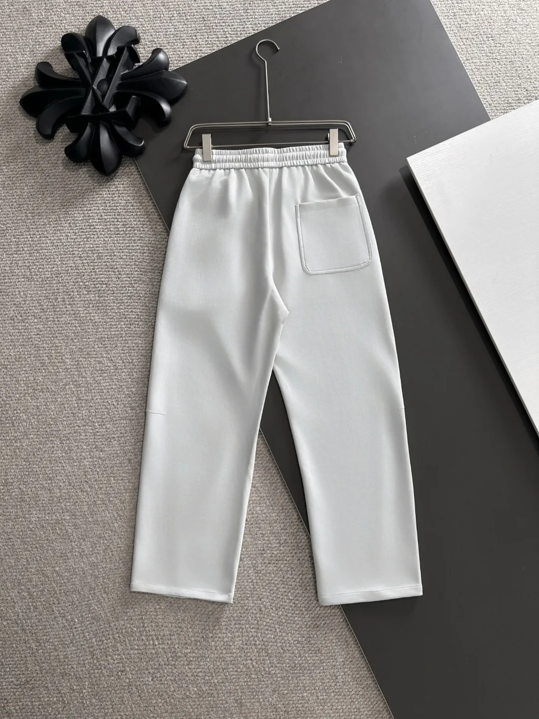 Shipped in 2-3 days P360 MONCLER/Mongolian Exclusive first release of 25ss autumn and winter new high-quality trousers Compare real-life details at will A perfect choice for autumn and winter, a must-have item. Sizes: M to 3XL (please state your height and weight when placing an order)