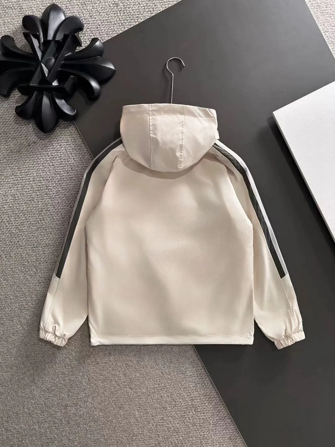 Next day shipping P720 MONCLER/Balenciaga high quality 2025 autumn and winter new casual heavy industry suit exclusively developed by yb! High quality production! The top version of the trading company channel order, external orders for imported custom fabrics, high breathability and comfort, impeccable details, absolutely worth buying! This type of suit is also a must-have for lazy people. You don’t have to think about how to match it, you can just get it in one set! Brand element design concept, delicate and soft feel! It presents a casual cut and the upper body shape is great! On sale simultaneously on the official website! From a high-end men's positioning brand, the low-key luxury taste is irresistible! Exquisite workmanship and impeccable quality! The overall style is simple, fashionable and timeless, fully meeting the requirements of stylish and tasteful dressing! Size: M to 5XL (or state your height and weight when placing an order)
