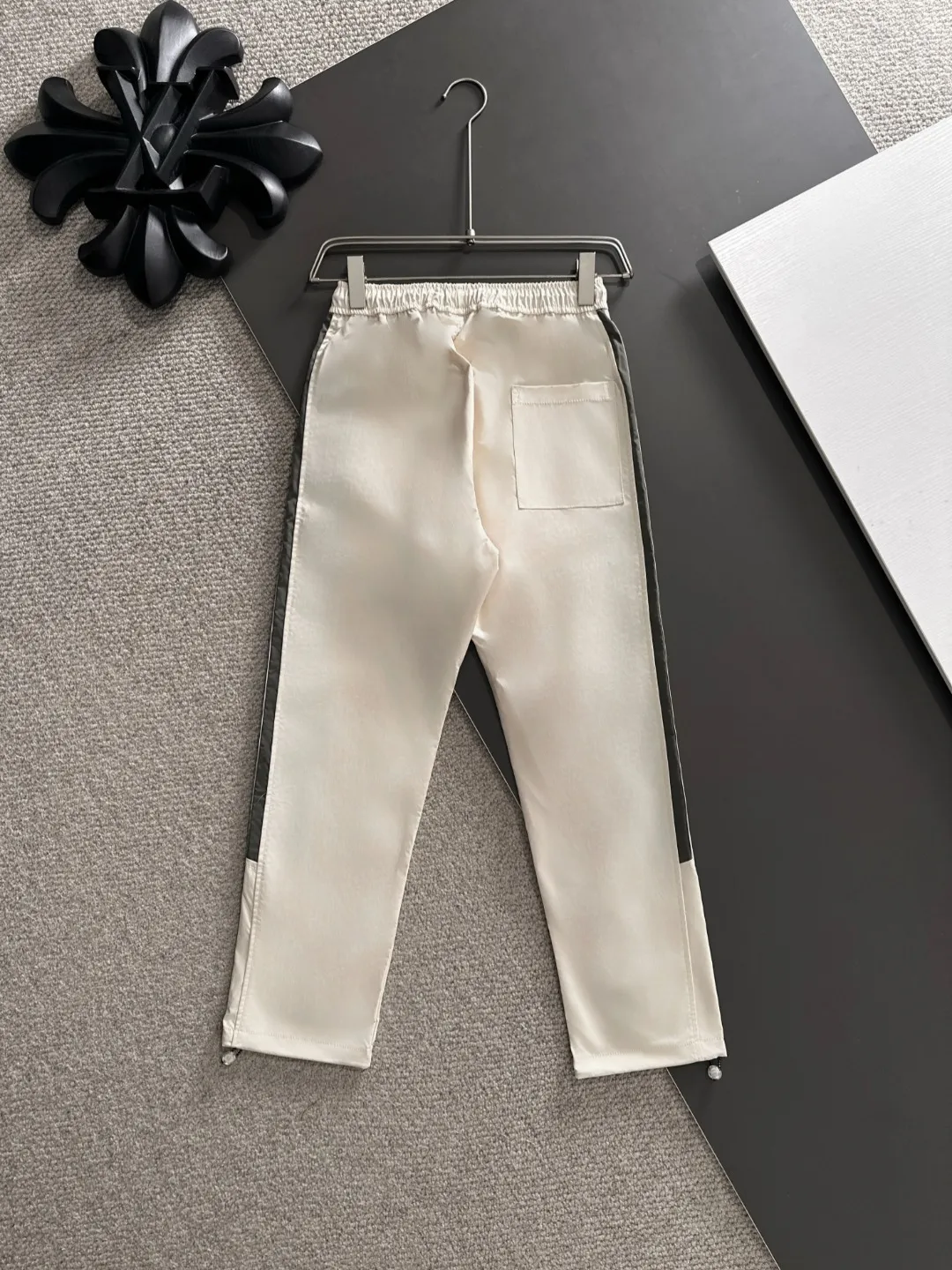 Next day shipping P720 MONCLER/Balenciaga high quality 2025 autumn and winter new casual heavy industry suit exclusively developed by yb! High quality production! The top version of the trading company channel order, external orders for imported custom fabrics, high breathability and comfort, impeccable details, absolutely worth buying! This type of suit is also a must-have for lazy people. You don’t have to think about how to match it, you can just get it in one set! Brand element design concept, delicate and soft feel! It presents a casual cut and the upper body shape is great! On sale simultaneously on the official website! From a high-end men's positioning brand, the low-key luxury taste is irresistible! Exquisite workmanship and impeccable quality! The overall style is simple, fashionable and timeless, fully meeting the requirements of stylish and tasteful dressing! Size: M to 5XL (or state your height and weight when placing an order)