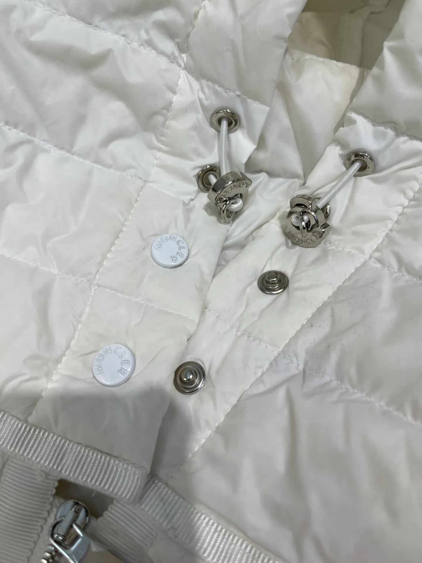 P660 moncler raie 🌟 Lightweight hooded parka down jacket with hanging effect😍 90 national standard large white duck down, 200 grams of down filling, two layers of anti-run velvet gallbladder, exquisite hardware and exquisite workmanship size: 1234