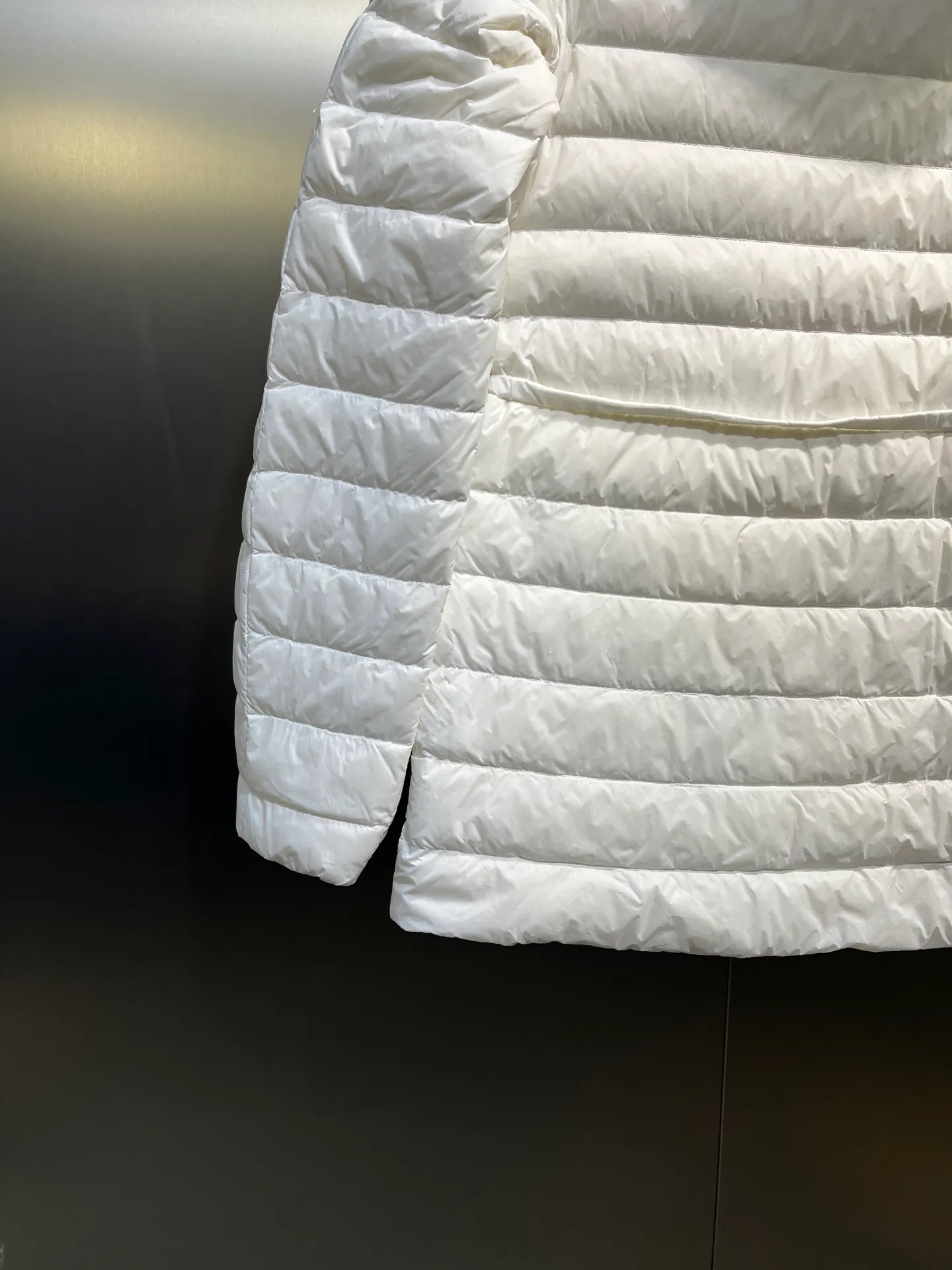 P660 moncler raie 🌟 Lightweight hooded parka down jacket with hanging effect😍 90 national standard large white duck down, 200 grams of down filling, two layers of anti-run velvet gallbladder, exquisite hardware and exquisite workmanship size: 1234