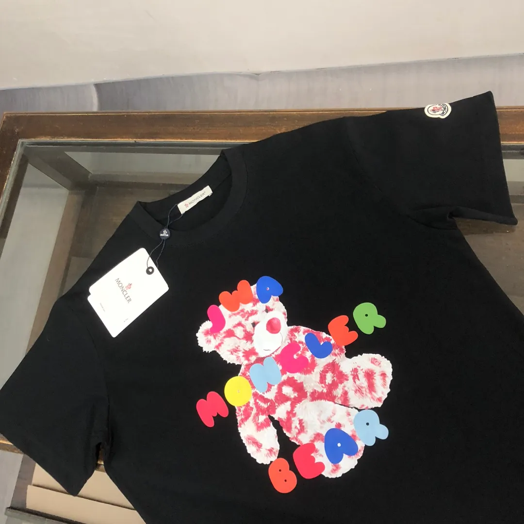 P160 🔥MONCLER The latest short-sleeved T-shirt for couples ~ Colorful bear element print ~ The fabric upper body is comfortable and breathable, not stiff, slim cut, made of high-end custom-made pure cotton fabric! The upper body is comfortable and stylish, and it can be worn alone as an inner layer. It is a must-have for fashionistas! ! ! Color: black white Size: S～XL (loose version, please state your height and weight when placing an order)