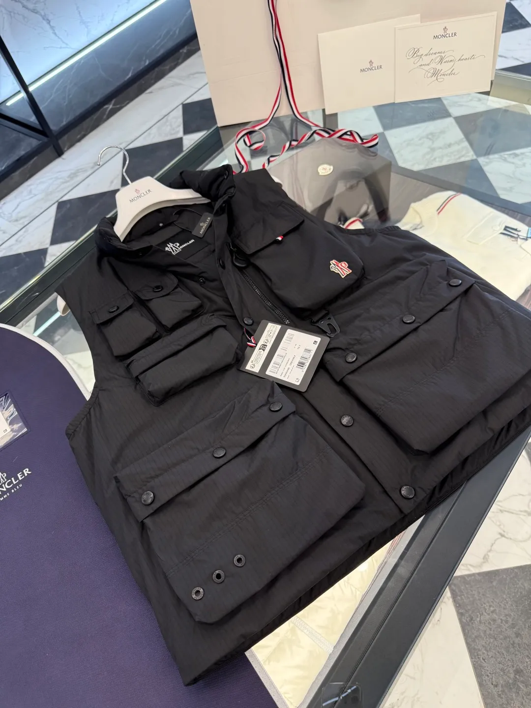 P860 Moncler Grenoble Tongass high-end black label series down vest. Technical functional fabric. More details in real shots.