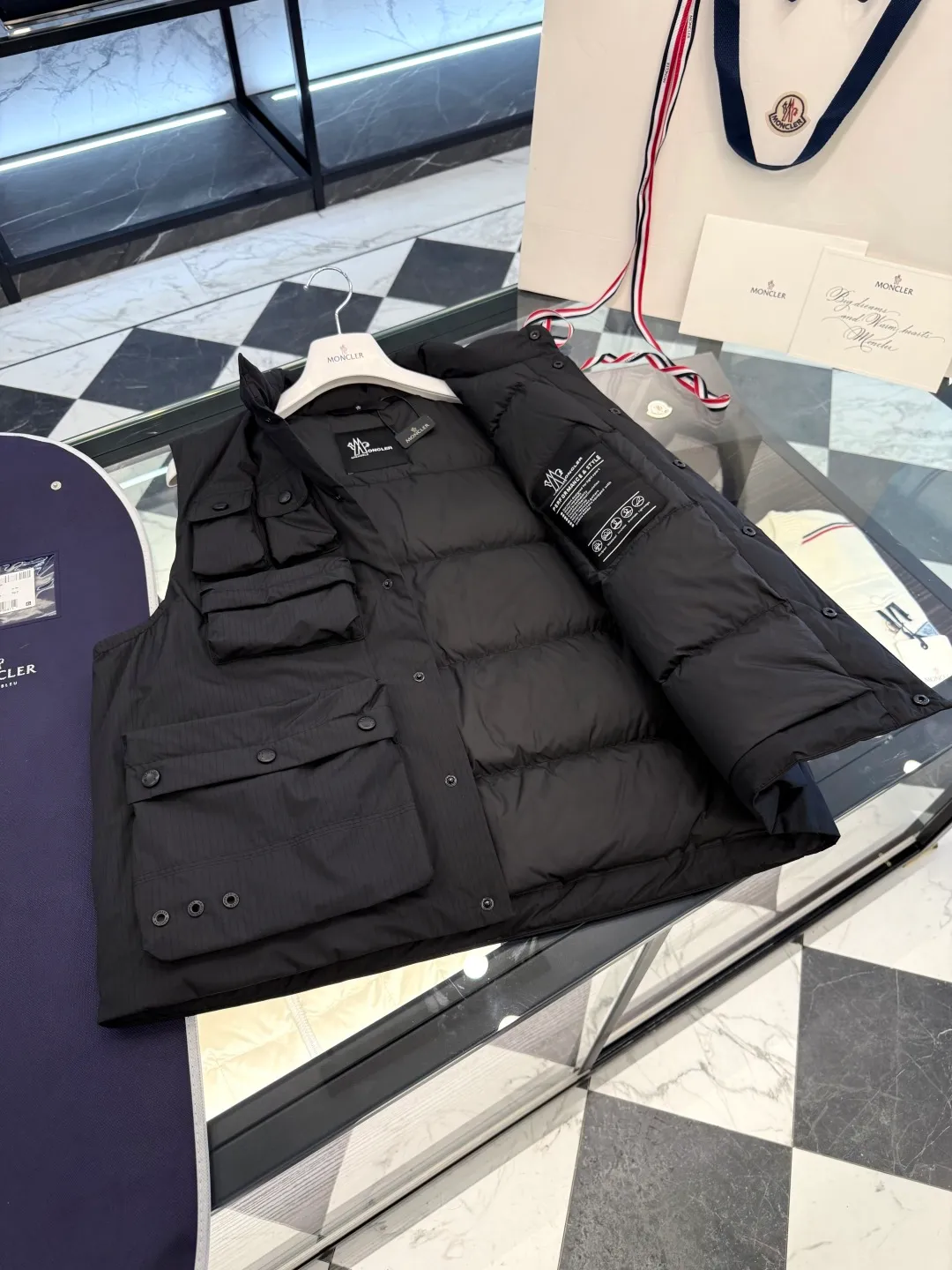 P860 Moncler Grenoble Tongass high-end black label series down vest. Technical functional fabric. More details in real shots.