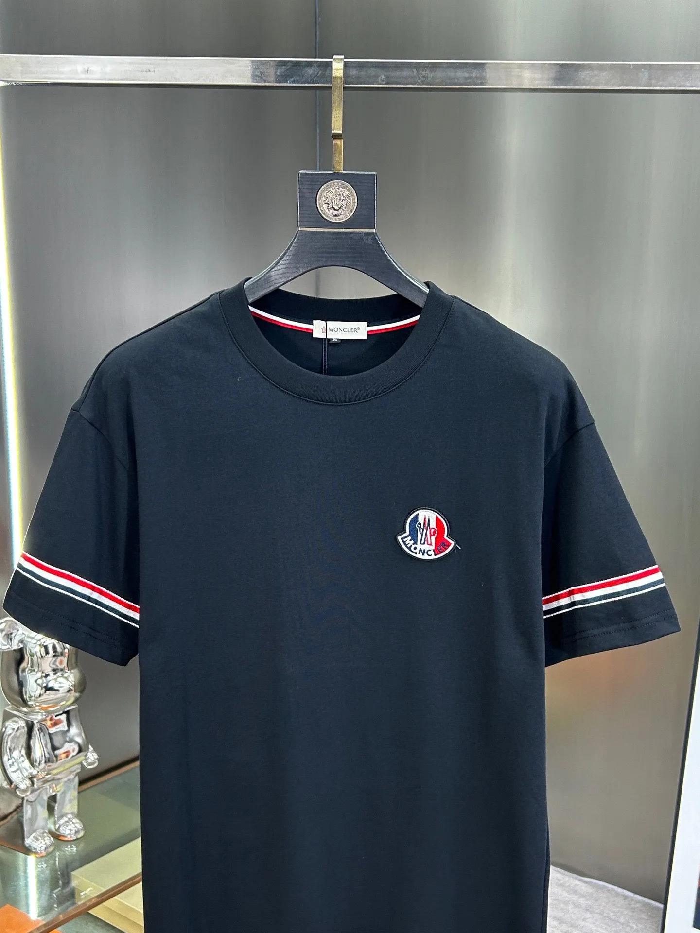 P560 Brand [MONCLER Mouth Covered] 2025 round neck short-sleeved shorts suit. The pure cotton fabric upper body will not be stuffy, the smooth and comfortable skin-friendly effect is more breathable, the fabric has its own texture, classic logo technology, a new interpretation from a unique angle, the first choice for fashion and versatility! Size: M-3XL (maximum wear: 190 pounds)