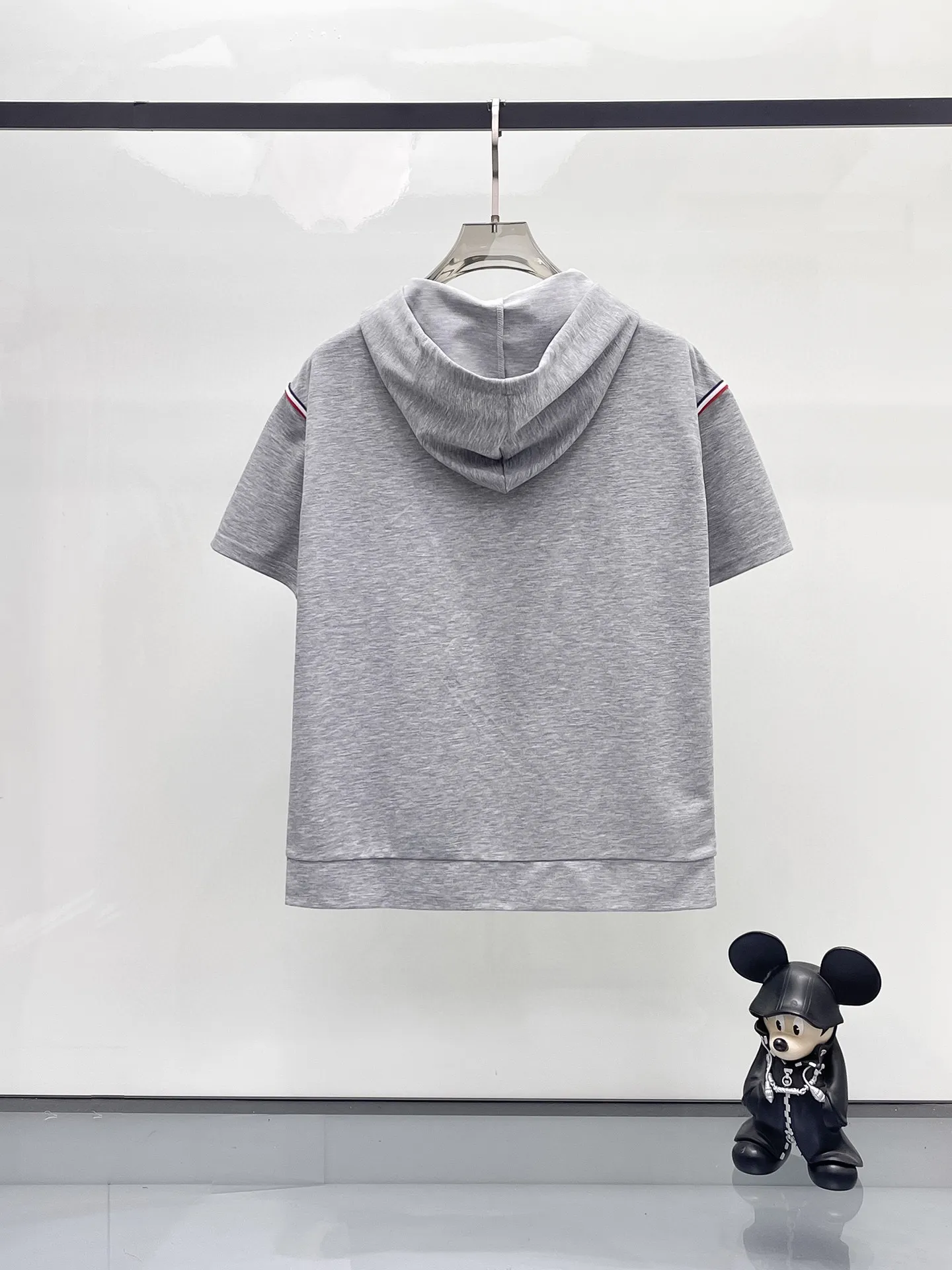 P570 Brand [MONCLER Mouth Covered] 2025 round neck short-sleeved shorts suit. The pure cotton fabric upper body will not be stuffy, the smooth and comfortable skin-friendly effect is more breathable, the fabric has its own texture, classic logo technology, a new interpretation from a unique angle, fashionable and versatile choice! Size: M-3XL (maximum wear: 190 pounds)