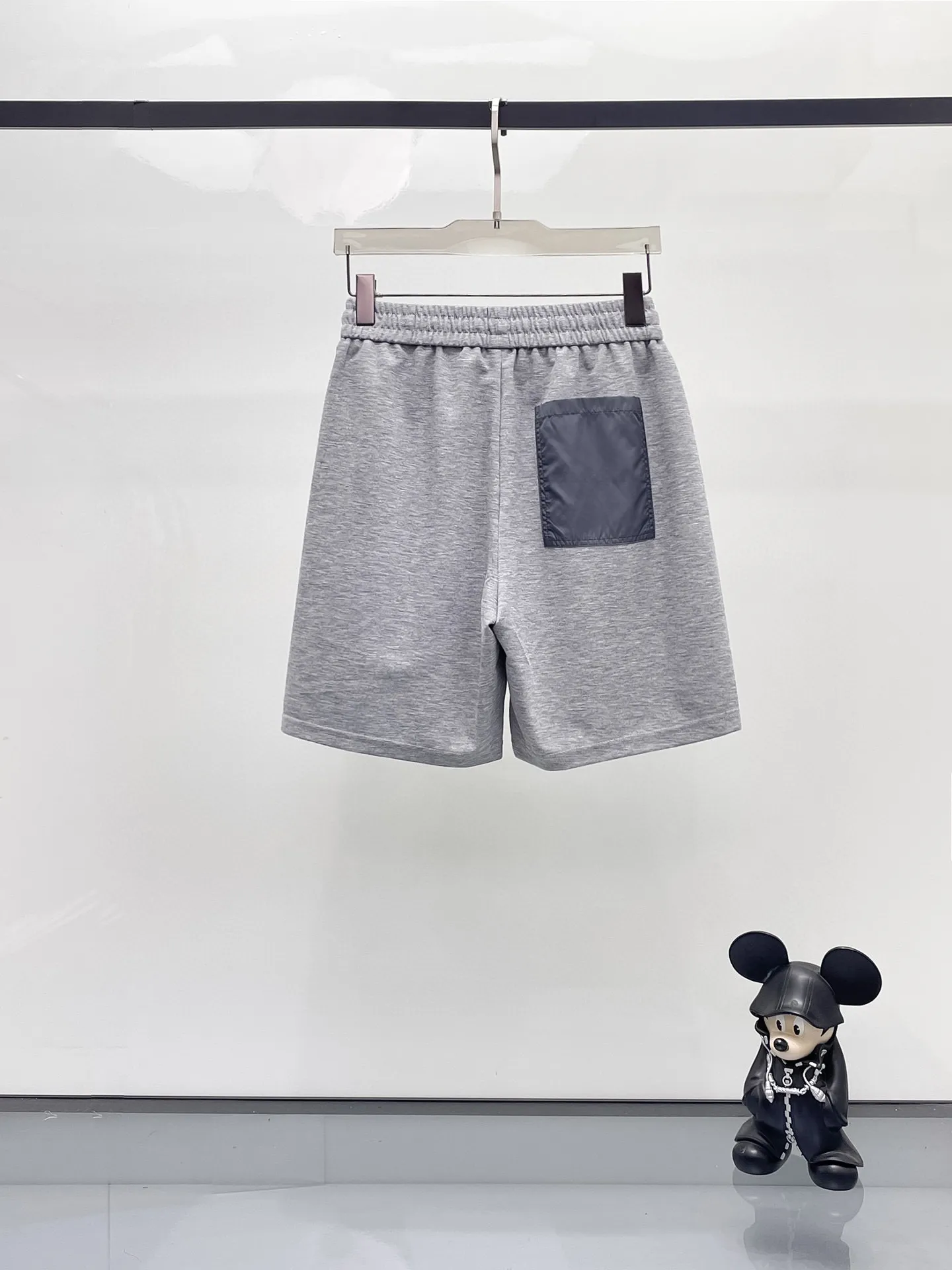 P570 Brand [MONCLER Mouth Covered] 2025 round neck short-sleeved shorts suit. The pure cotton fabric upper body will not be stuffy, the smooth and comfortable skin-friendly effect is more breathable, the fabric has its own texture, classic logo technology, a new interpretation from a unique angle, fashionable and versatile choice! Size: M-3XL (maximum wear: 190 pounds)