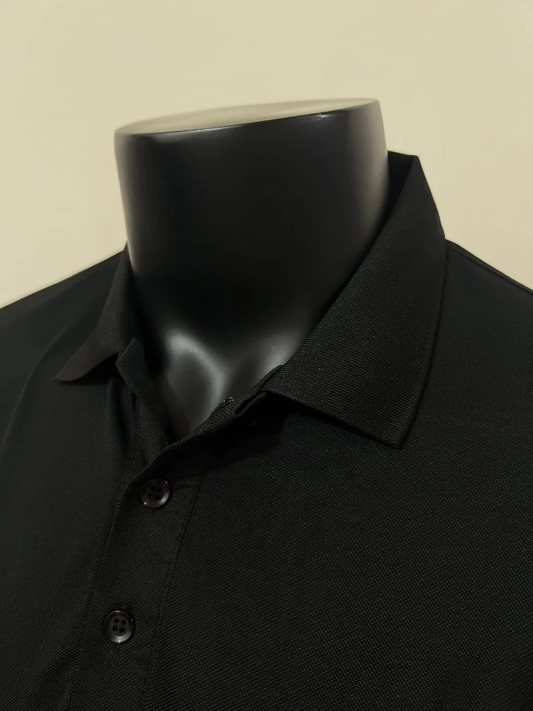 P150 MONCLER Men's Polo shirt with short sleeves and ice silk, YB official website is on sale at the same time; the winning bid is embroidered with fixed stitch logo. The MONCLER alphabet on the chest is classic and eye-catching. The texture is skin-friendly and comfortable. It has three labels. It is suitable for both business and leisure. It is breathable and dry. It has 3D three-dimensional tailoring technology and a three-dimensional upper body shape. Polo shirts have almost become a must-have item for everyone this season! If worn correctly, they will highlight your figure! They will look business-like and handsome! Every gesture will be full of charm! Color: black white, size: XS-2XL