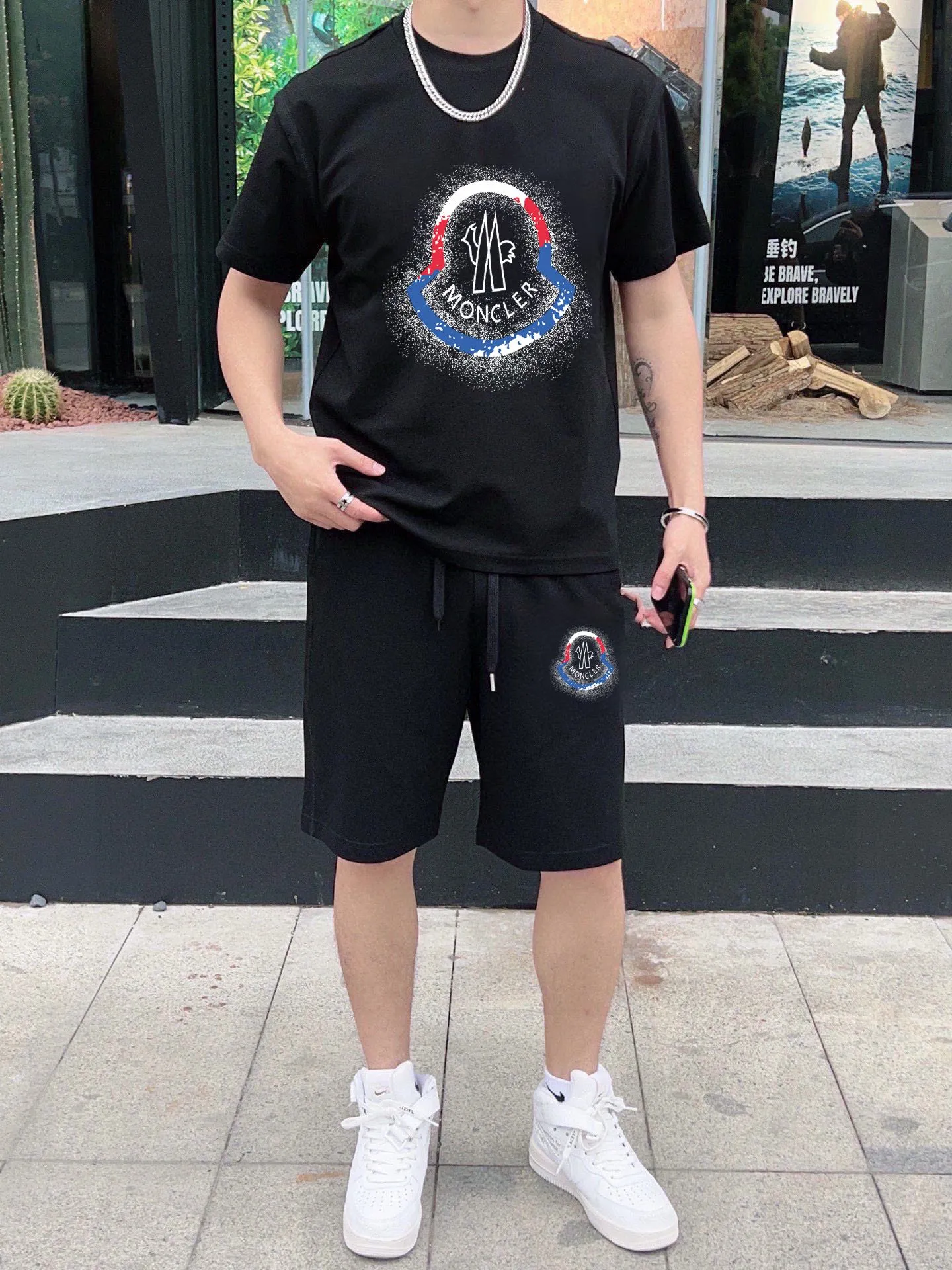 P290 Brand [MONCLER] 2025 new men’s short-sleeved shorts suit! Synchronous sales on the official website! High-end version on the market! It feels delicate and soft! Make you more comfortable to wear! The draped silhouette is awesome! Size: M-5XL (please state your height and weight when placing an order)
