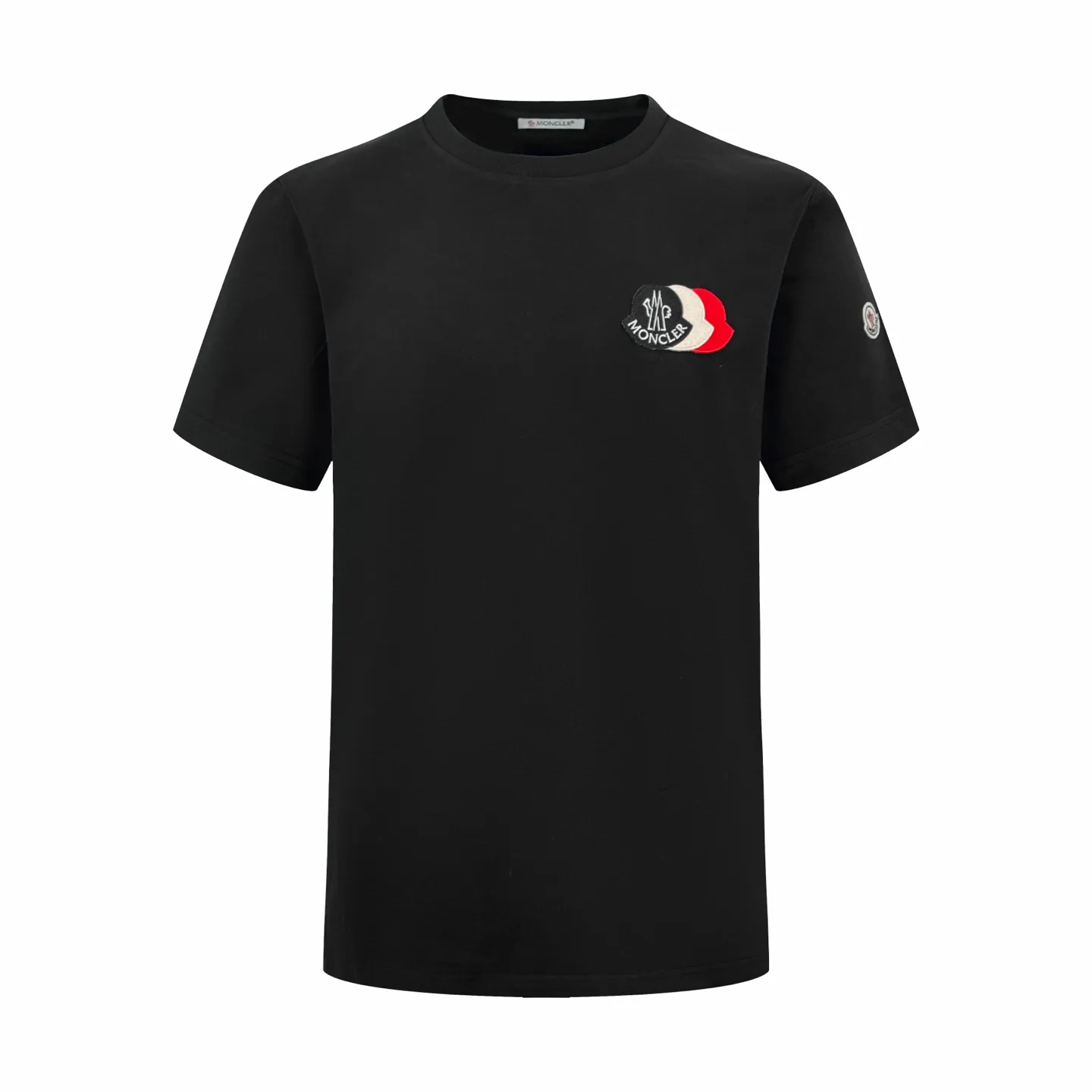 P160 Moncler patch logo short sleeves. Customized Yunrou plain cotton. It feels delicate and comfortable against the skin. Pure black tone sets a versatile tone. The iconic three-color design badge is embellished on the chest to interpret the visual grammar of modern luxury. The Moncler embroidered logo on the side highlights the brand style. Making the logo a part of the identity is the ultimate pursuit of luxury goods. Process 1: Using imported machine embroidery technology, using advanced computer control systems and sophisticated mechanical components to realize Moncler embroidery logo embroidery operations with high precision. The lines are smooth and delicate. Process 2: The fabrics are washed and have a better hand feel. Not easy to deform, not easy to shrink, not easy to fade, and maintain long-term beauty. Version: Loose version. Size: S M L XLxxl