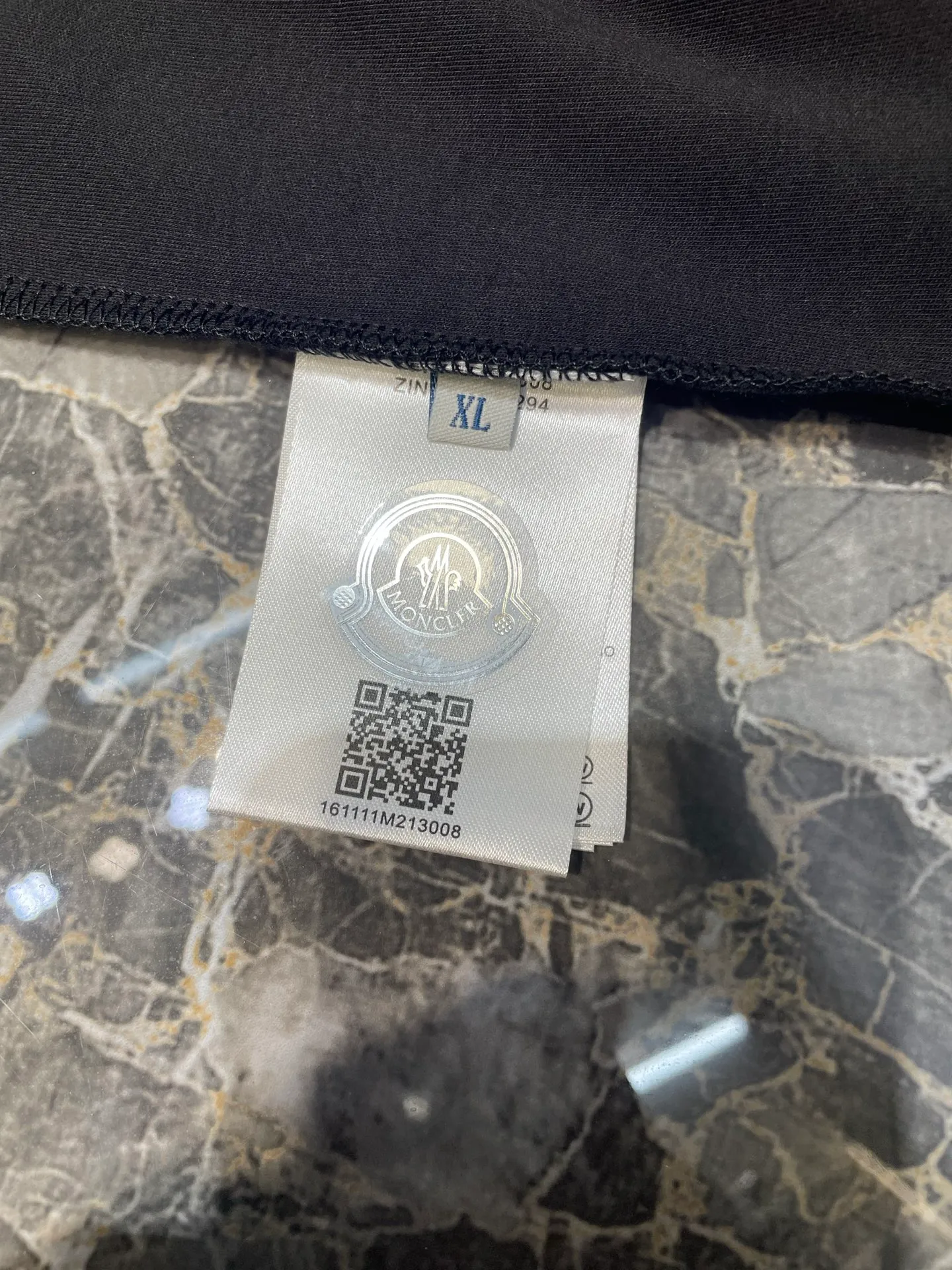 P300 moncler🌟 2025 new early autumn thick water-soft cotton row-letter printed long-sleeved T-shirt; customized 260 grams of high-density water-soft cotton fabric, row-letter LOGO printing technology on the chest, without too many modifications, interpreting a low-key and luxurious autumn and winter base shirt. The elements are simple and elegant, and it is elegant for business receptions! A must-have item for low-key people!  size：s-xxxl