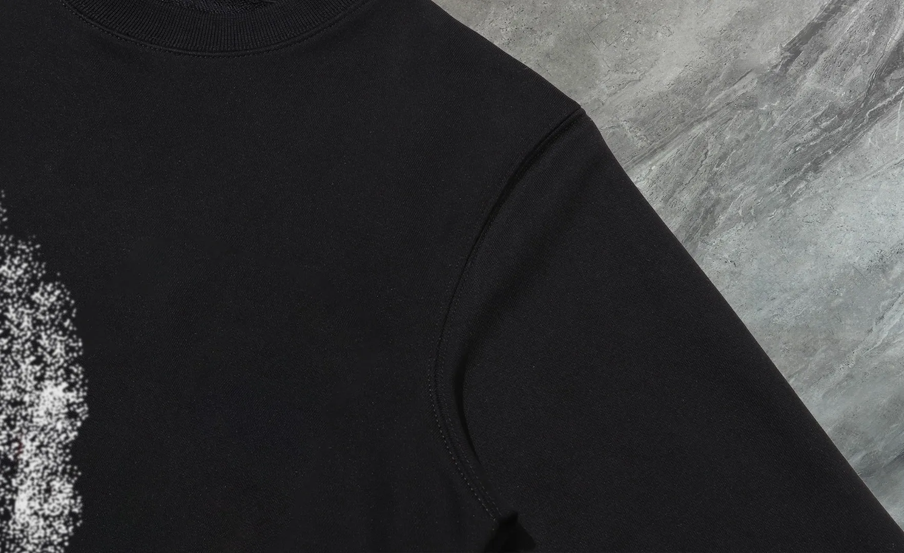 P210 High-version sweatshirt) [Long-term stock] 〖𝐌𝐎𝐍𝐂𝐋𝐄𝐑~Mask〗 Made of 440g heavy-weight fabric. It is different from the market currency. It can be matched with any variety and is properly handsome. 😎The whole dress is made of double waistcoats. The double waistcoats make the whole dress more three-dimensional. Not ordinary factories can do such fine work. 2025 Spring runway version of the T stage, on sale at the counter, round neck terry sweatshirt, high-end double-strand pure cotton, custom-made stretch ribs, dyed in the same vat, complete with three standards, matched with exquisite embroidered LOGO on the chest, simple and advanced, same style for men and women. Color: black, apricot, white, size: S M L XL 2XL