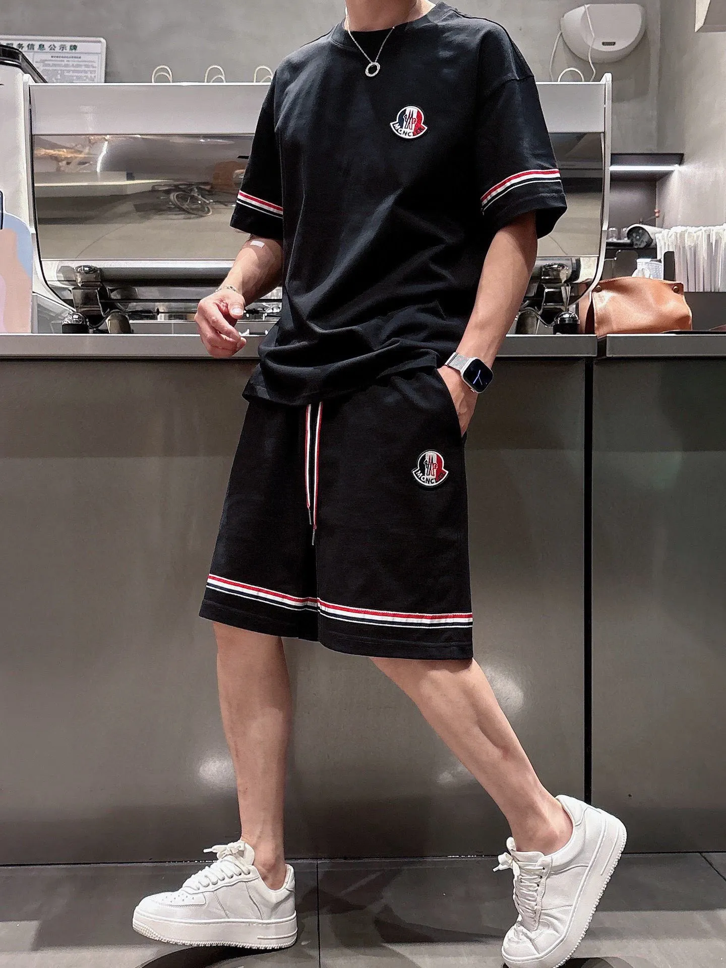 P570￼ Brand【MONCLER】2025 round neck short-sleeved shorts suit. The pure cotton fabric upper body will not be stuffy, the smooth and comfortable skin-friendly effect is more breathable, the fabric has its own texture, classic logo technology, unique angle and new interpretation, fashionable and versatile first choice! Size: M-3XL (maximum wear: 190 pounds)