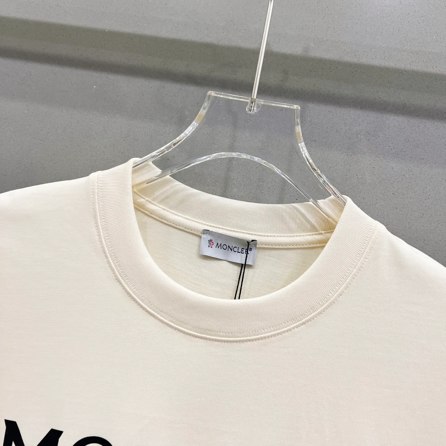 P150 MONCLER/Muzzled 260g round neck short-sleeved T-shirt Logo brand letter printing LOGO nylon pocket arm crafts Official synchronization High version High quality Fashion personality Versatile trend Pure original quality Original fabric Tag Collar label Washed wheat Complete three standards Color: Black. Apricot. Size: XS-L