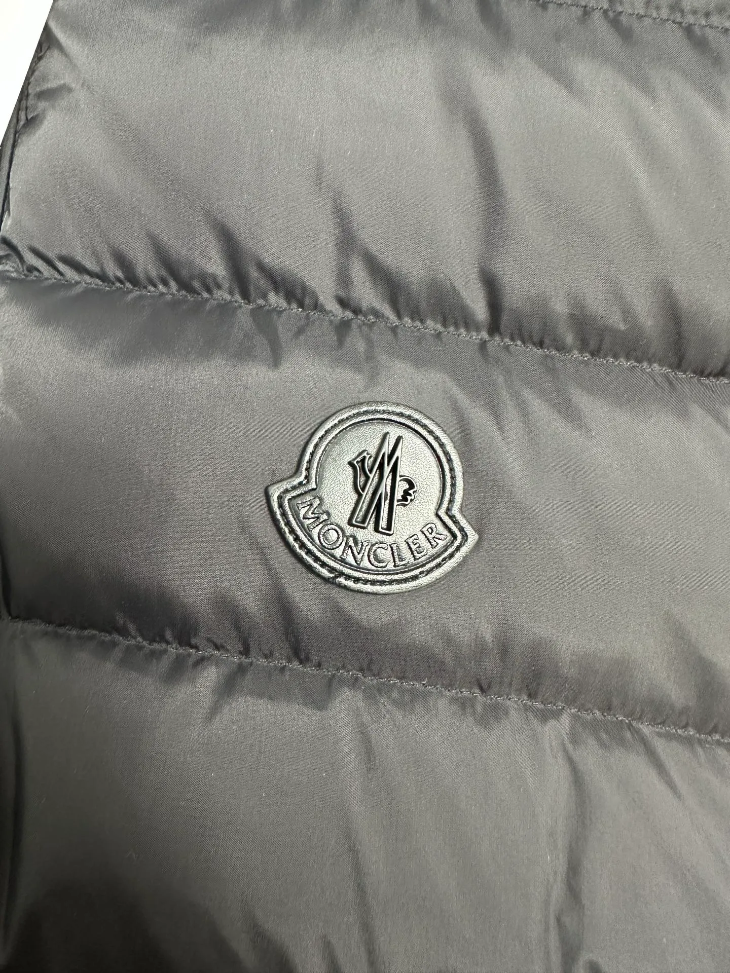 P700 Moncler lightweight vest feather/Treompan down vest "Sensing system, built-in chip" 2021 new national standard 95 plain white duck down has passed the inspection (reprint and change to 90). The feather bones are very small and silkless. Just cut it and look at it. Customized glued high-density fabric, original hardware custom zipper (high texture and sparkling), high-tech precision wiring, every line is straight! Color: Black Size: 1-5