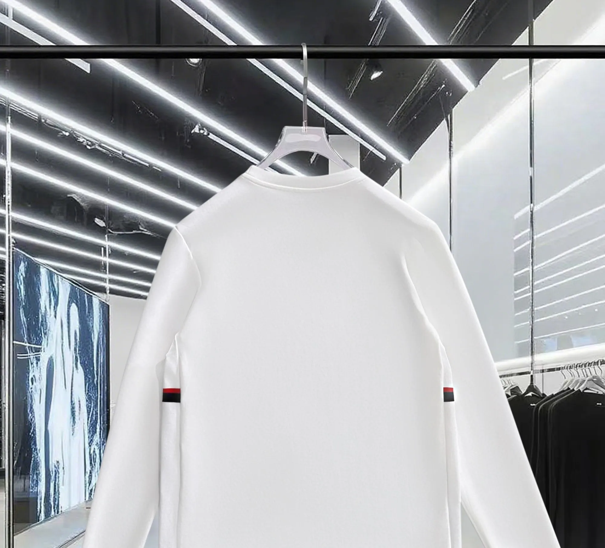 P220 MONCLER/Muzzle 2025Fw new autumn and winter style Logo letters on the chest Small color-blocking logo on the side Same style for men and women Pullover round neck long-sleeved T-shirt Brand classic Pure cotton fabric Official synchronization High version High quality Fashionable personality Versatile trend Pure original quality Original fabric Hang tag Collar label Washed wheat Complete three standards Color: Black. White. Size: M-3XL