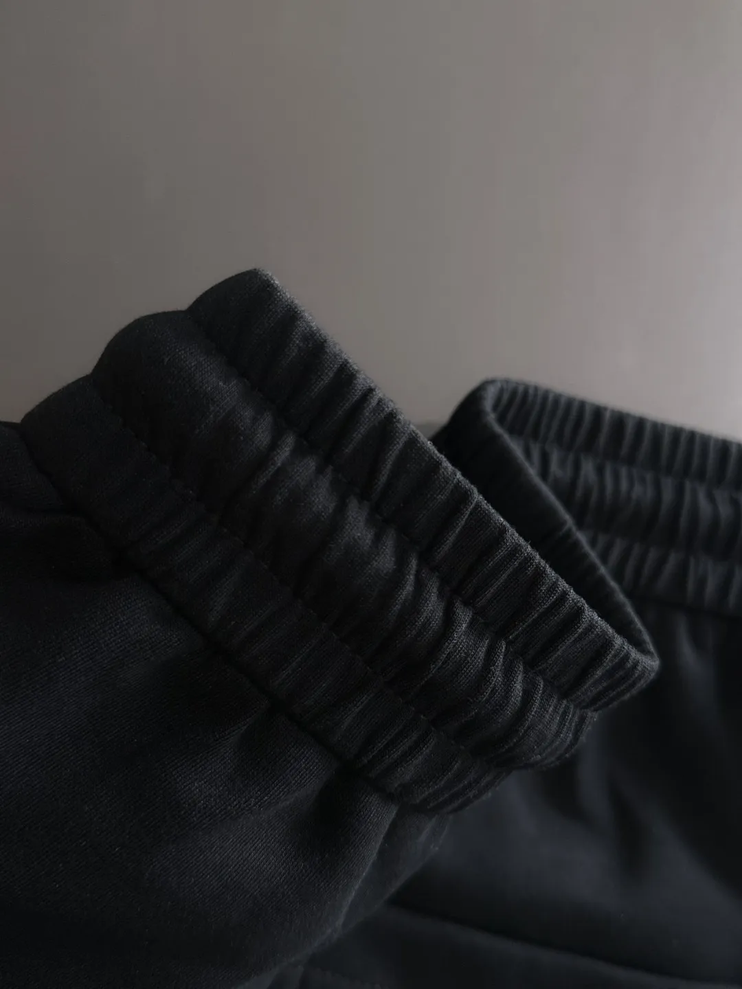 Shipped in 2-3 days P360 MONCLER/Mongolian Exclusive first release of 25ss autumn and winter new high-quality trousers Compare real-life details at will A perfect choice for autumn and winter, a must-have item. Sizes: M to 3XL (please state your height and weight when placing an order)