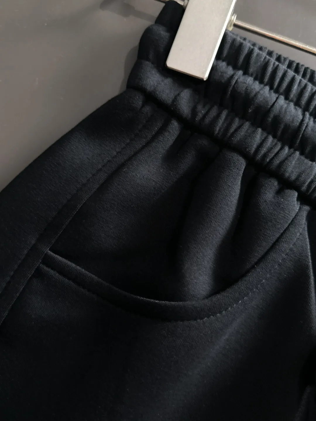 Shipped in 2-3 days P360 MONCLER/Mongolian Exclusive first release of 25ss autumn and winter new high-quality trousers Compare real-life details at will A perfect choice for autumn and winter, a must-have item. Sizes: M to 3XL (please state your height and weight when placing an order)