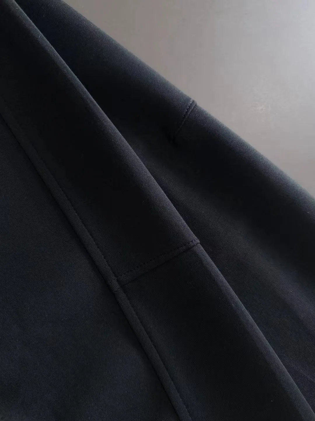 Shipped in 2-3 days P360 MONCLER/Mongolian Exclusive first release of 25ss autumn and winter new high-quality trousers Compare real-life details at will A perfect choice for autumn and winter, a must-have item. Sizes: M to 3XL (please state your height and weight when placing an order)