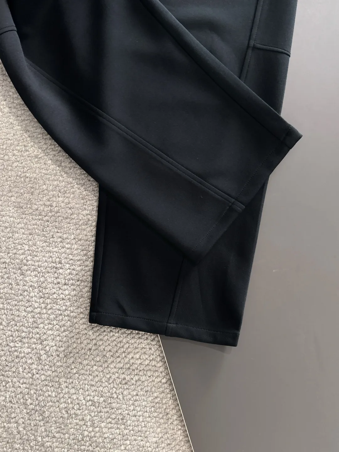 Shipped in 2-3 days P360 MONCLER/Mongolian Exclusive first release of 25ss autumn and winter new high-quality trousers Compare real-life details at will A perfect choice for autumn and winter, a must-have item. Sizes: M to 3XL (please state your height and weight when placing an order)