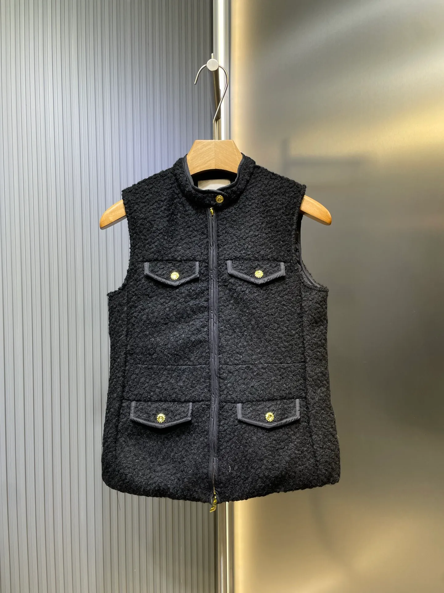 P640 MONCLER 25FW early autumn new product Woolen stand-up collar vest jacket Made of woolen cotton fabric Spliced ​​down at the back Hardware golo custom molding Four-bag slim fit Seiko production High-end texture Size: s m l