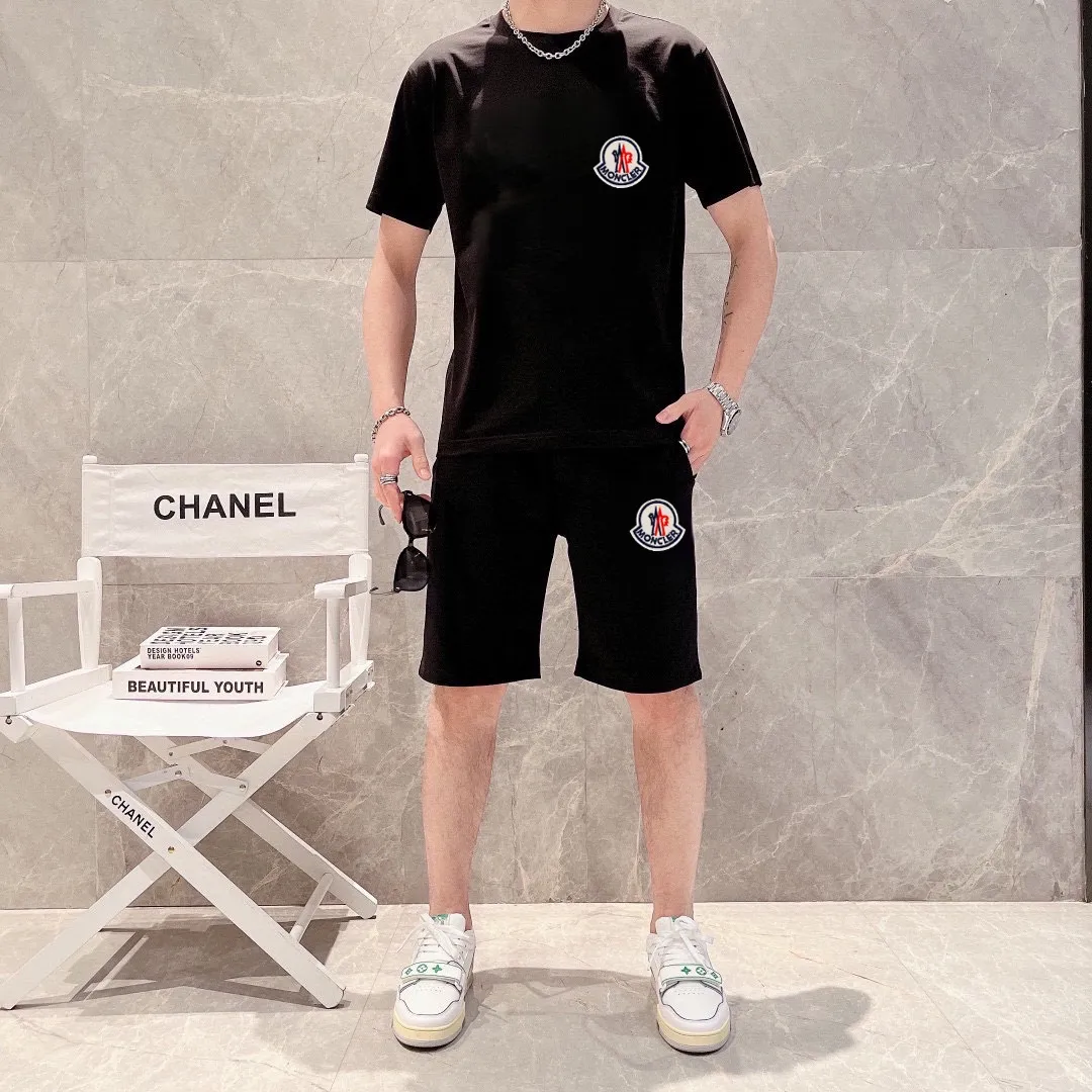 P290 💰 Brand [MONCLER] 2025 new men’s short-sleeved shorts suit! Synchronous sales on the official website! High-end version on the market! It feels delicate and soft! Make you more comfortable to wear! The draped silhouette is awesome! Size: M-5XL (please state your height and weight when placing an order)