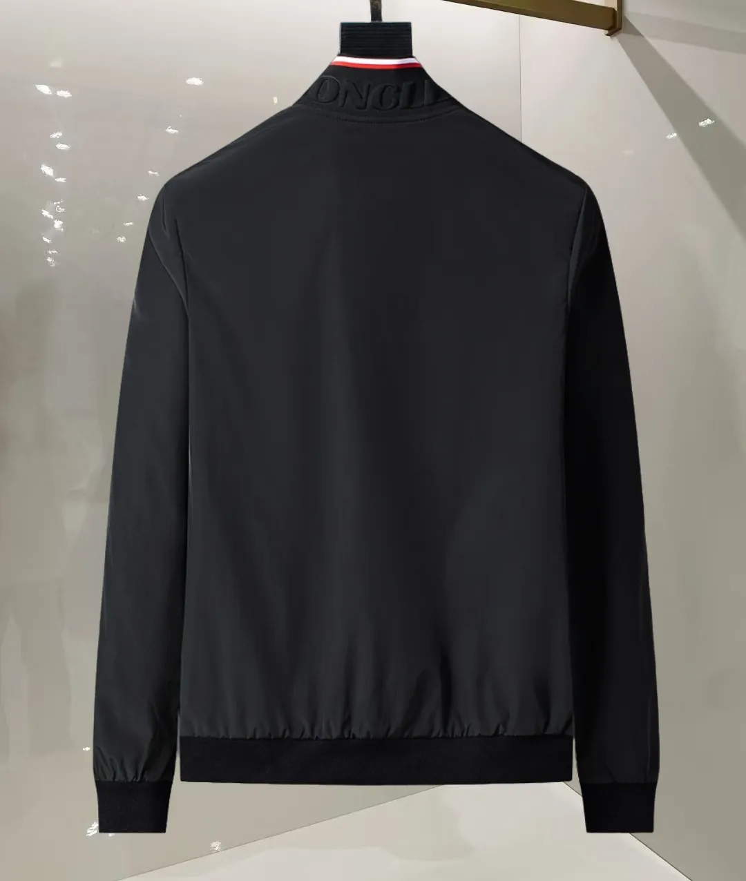 P380 🌸🌸🌸🌸 Moncler's latest 25-year-old men's jacket. The color combination has a classic charm without losing youthful vitality. It reshapes a new design style and shows a bold and confident brand design concept.  Imported fabrics, sleeves and pockets are paired with exclusive brand designs, reflecting the minimalist pursuit of quality and design. Low-key luxury fully embodies the brand image and status! The brand LOGO icon design is simple and recognizable, with a delicate and comfortable touch, excellent details, exquisite and elegant everywhere, fashionable design, a capable and stylish upper body, and full of aura! The all-over pattern and simple aesthetics are brought to the extreme, and it is a jacket that can be mixed and matched. There is no doubt that it is a must-have product for men. It is extremely practical and the color is easy to match.  Color: Picture color. Sizes: M, L, xL, xxL, xxxL