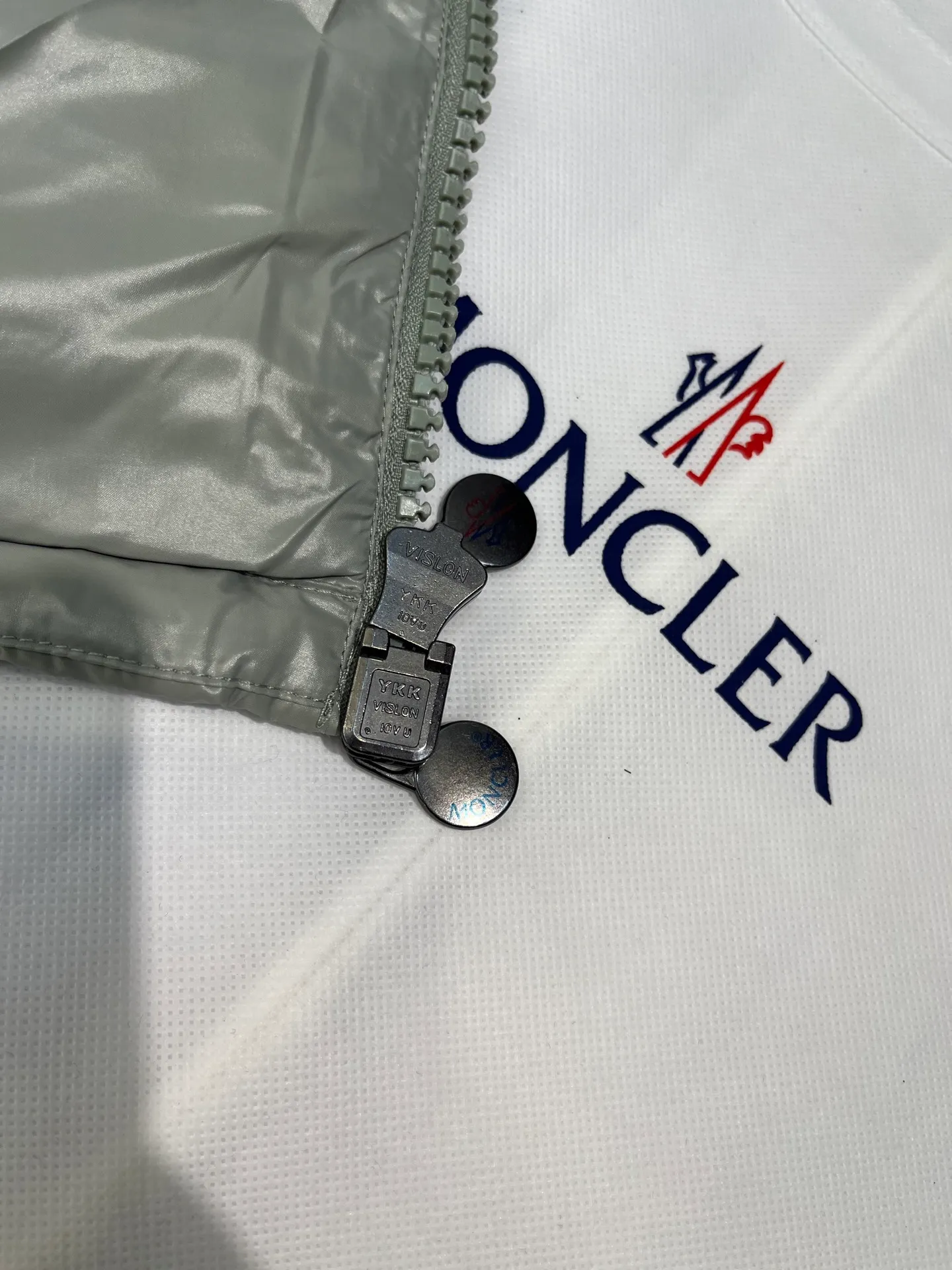 P780 Premium Mung Bean Gray) 𝗠𝗼𝗻𝗰𝗹𝗲𝗿 𝗠𝗮𝘆𝗮/ Moncler Top Mayan Down Jacket A super hit model that you can’t buy in winter. Eason Chan, Nicholas Tse, and Zhao Lusi have been wearing it one after another. They speak for themselves with their strength, a veteran-level style. This series is known for its fluffy bread style and glossy effect. It is the most popular series in the classic main line of the M family. Buying at the counter and from the official website is basically a matter of rush! Promise me to buy it soon! Just needed series! ! Don’t wait until winter when it’s hard to get one size: 123456