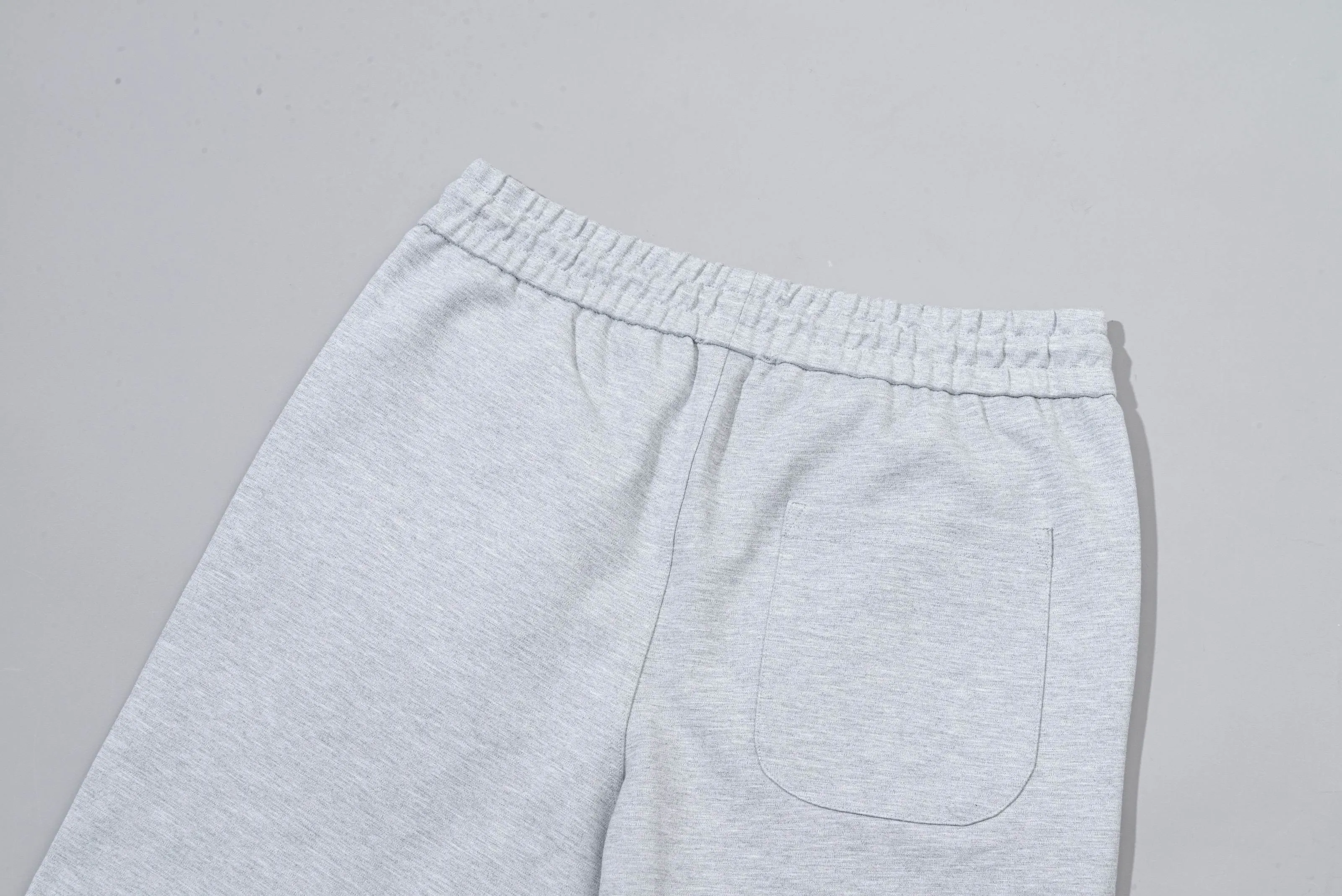 P230 MONCLER/Muzzle Custom fabric suit casual sweatpants Red and blue ribbon splicing design brand Zhangzi LOGO process Official synchronization High version High quality Fashion personality Versatile trend Pure original quality Original fabric Hang tag Collar label Washed wheat Complete three standards Color: blue. Gray. Size: S-2XL