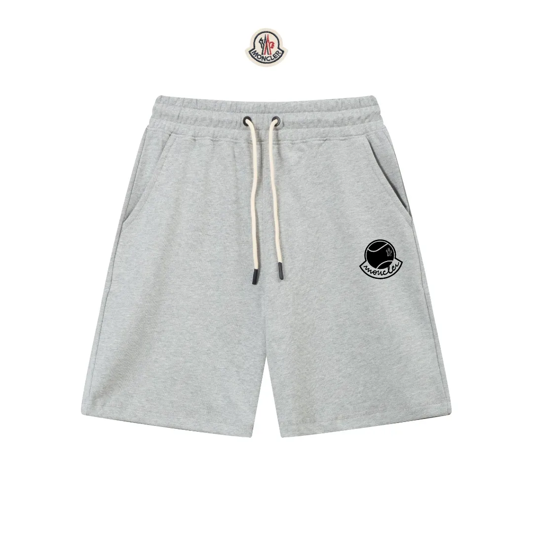 P230 (top version, currency difference) ✨ Moncler 25SS show model Slim-fitting simple printed letter Logo trendy shorts for men and women Compatible with all body shapes Black and white drawstring design with elastic waistband Customized drawstring pockets with diagonal pocket design on both sides There is also a small pocket at the rear Color: black gray Size S-XL