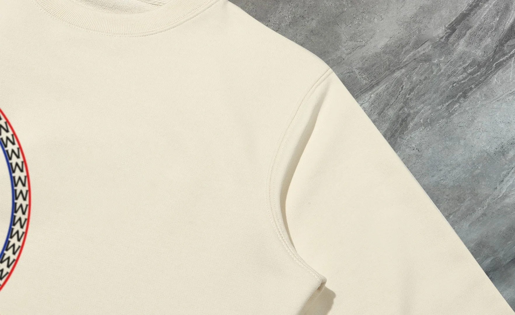 P210 High-version sweatshirt) [Long-term stock] 〖𝐌𝐎𝐍𝐂𝐋𝐄𝐑~Mask〗 Made of 440g heavy-weight fabric. It is different from the market currency. It can be matched with any variety and is properly handsome. 😎The whole dress is made of double waistcoats. The double waistcoats make the whole dress more three-dimensional. Not ordinary factories can do such fine work. 2025 Spring runway version of the T stage, on sale at the counter, round neck terry sweatshirt, high-end double-strand pure cotton, custom-made stretch ribs, dyed in the same vat, complete with three standards, matched with exquisite embroidered LOGO on the chest, simple and advanced, same style for men and women. Color: black, apricot, white, size: S M L XL 2XL