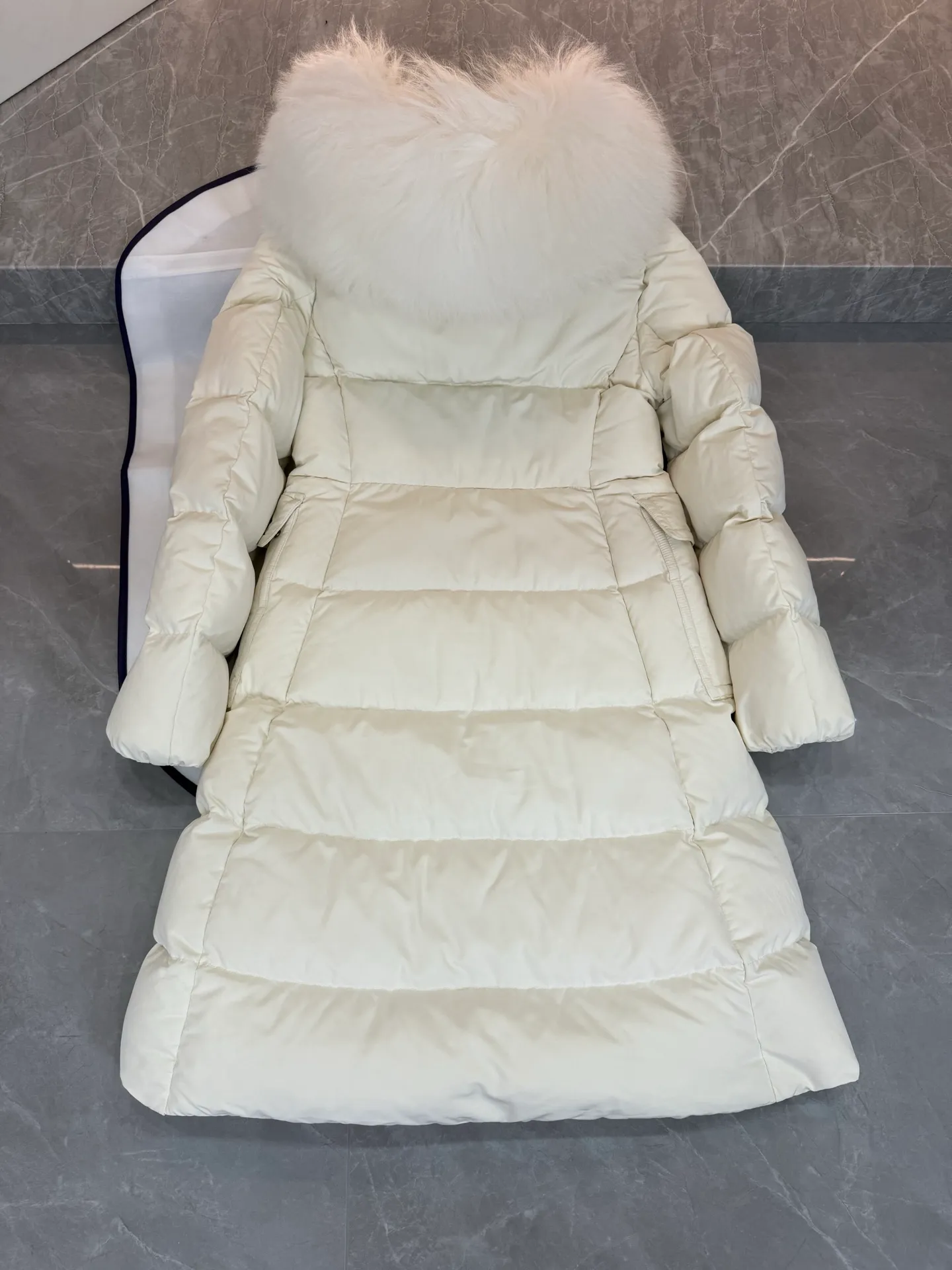 P1180 Moncler* women's hooded long down jacket jacket. Removable oversized fur collar. Real shot of white details