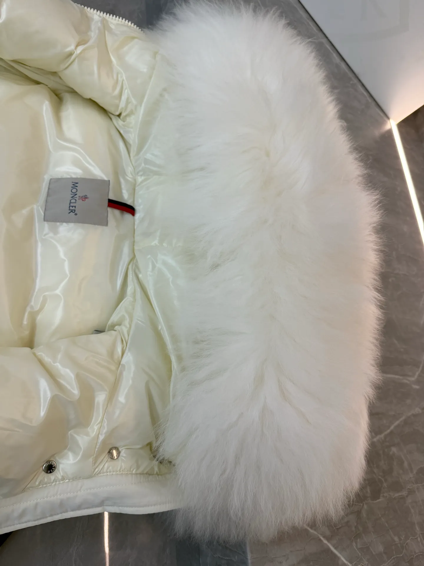 P1180 Moncler* women's hooded long down jacket jacket. Removable oversized fur collar. Real shot of white details