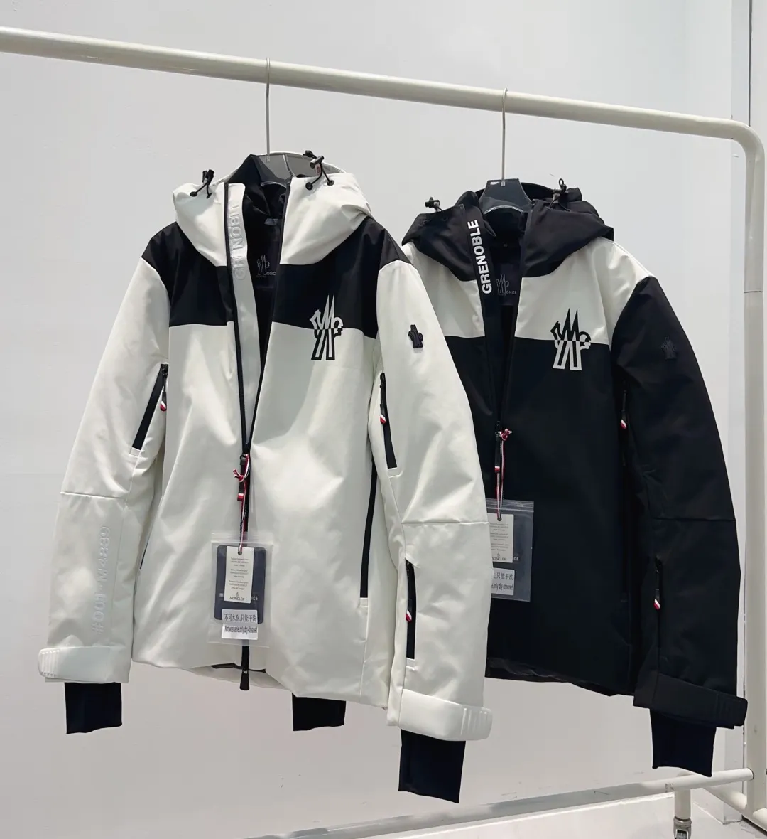 💰Men's 1560 💰Women's 750 Moncler 25 new style, outdoor series men's ski down jacket Color: Black White Size: 1234