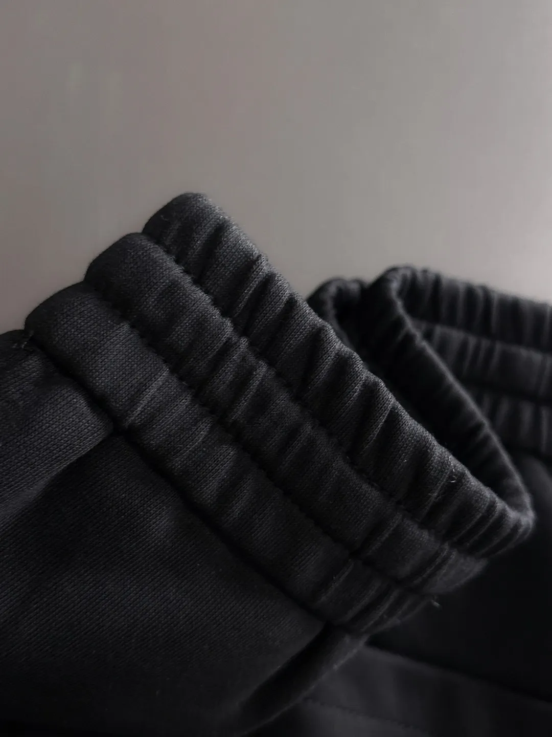 Shipped in 2-3 days P360 MONCLER/Mongolian Exclusive first release of 25ss autumn and winter new high-quality trousers Compare real-life details at will A perfect choice for autumn and winter. A must-have item. Sizes: M to 4XL (please state your height and weight when placing an order)
